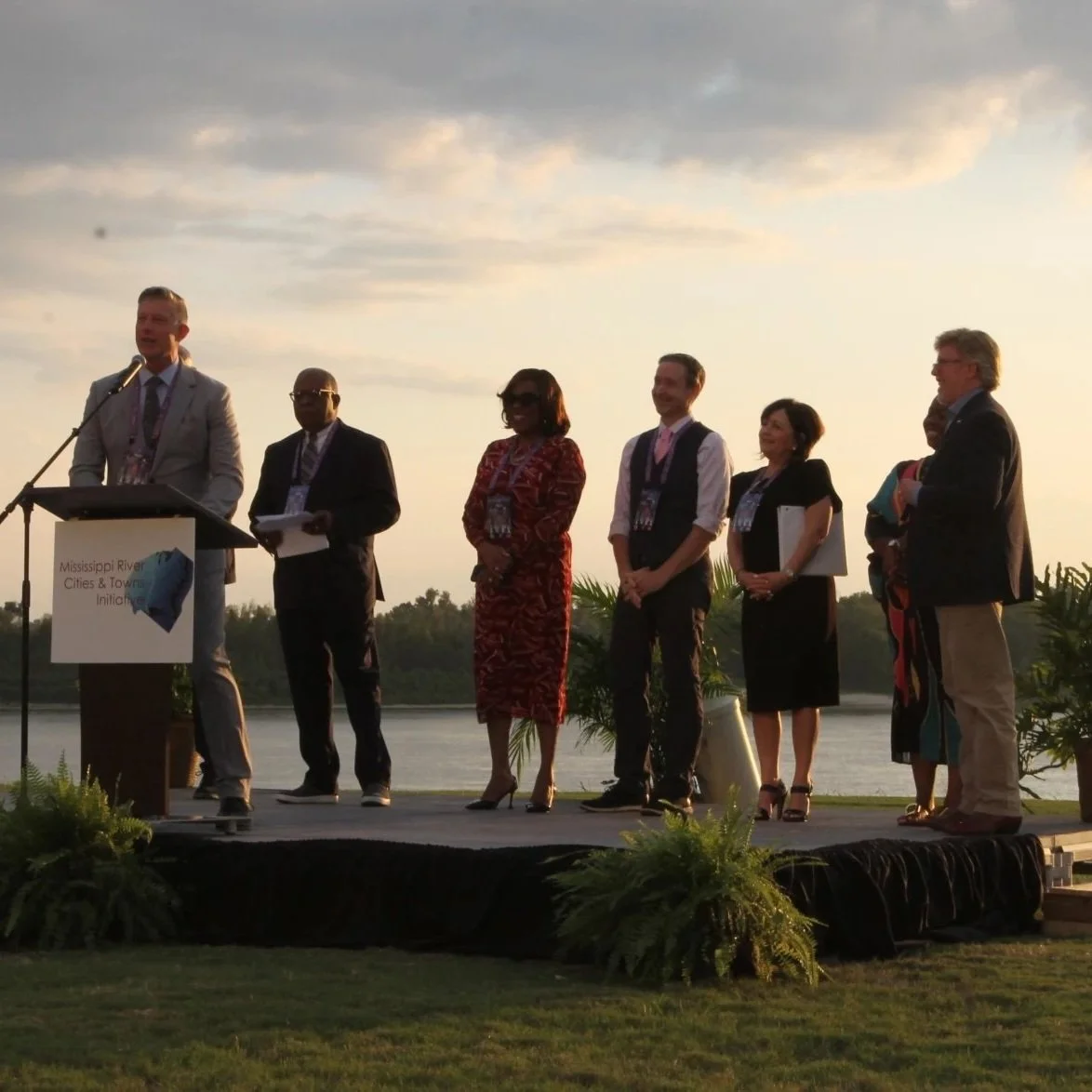 Mississippi River Mayors Agree to Unify Ports From the Corn Belt to the Coast