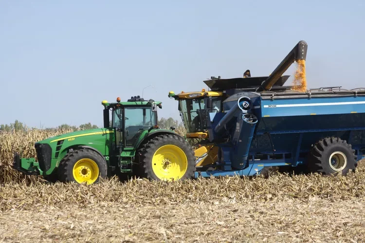 Tractor and Combine Sales Drop Again Despite $11B in Farm Aid