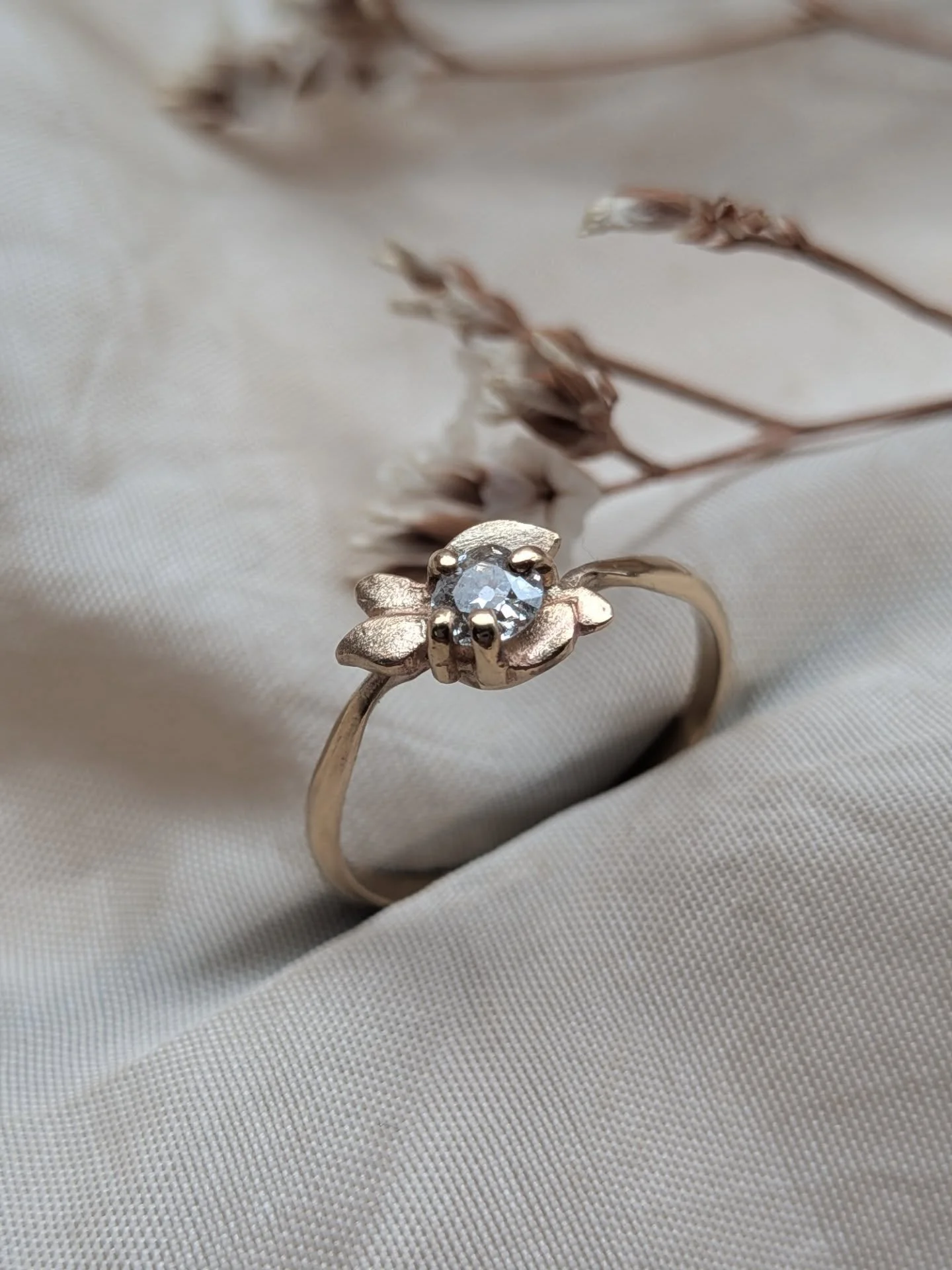 9ct Gold Mina ring with customers own heirloom diamond 💎

#goldrings #reuse #heirloomjewellery #heirloomdiamond
#alternativeengagementring #rings #sheffieldjeweller #custommadering #custommadejewellery #sheffieldjeweller #yorkshirejeweller