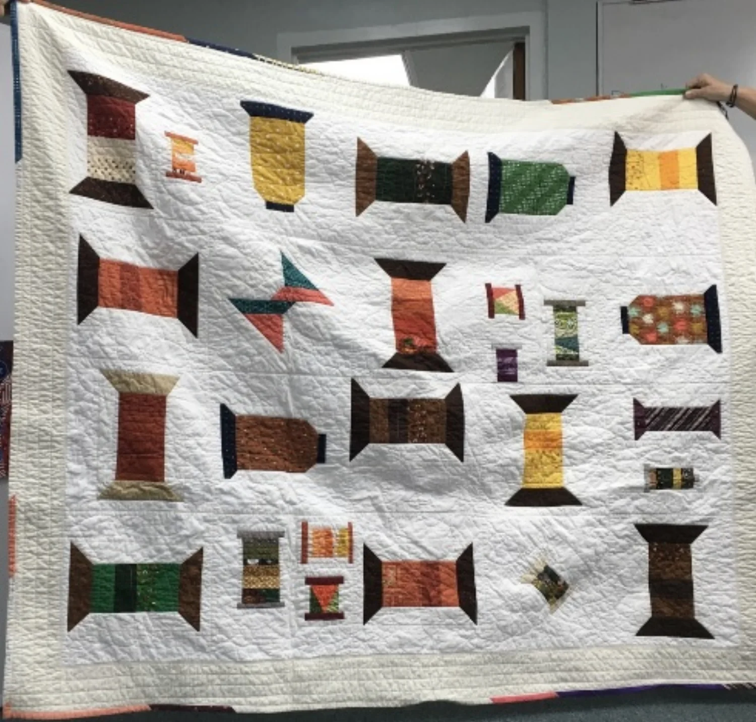 Emerald Coast MQG Spools BOM quilt by Lariane Acosta