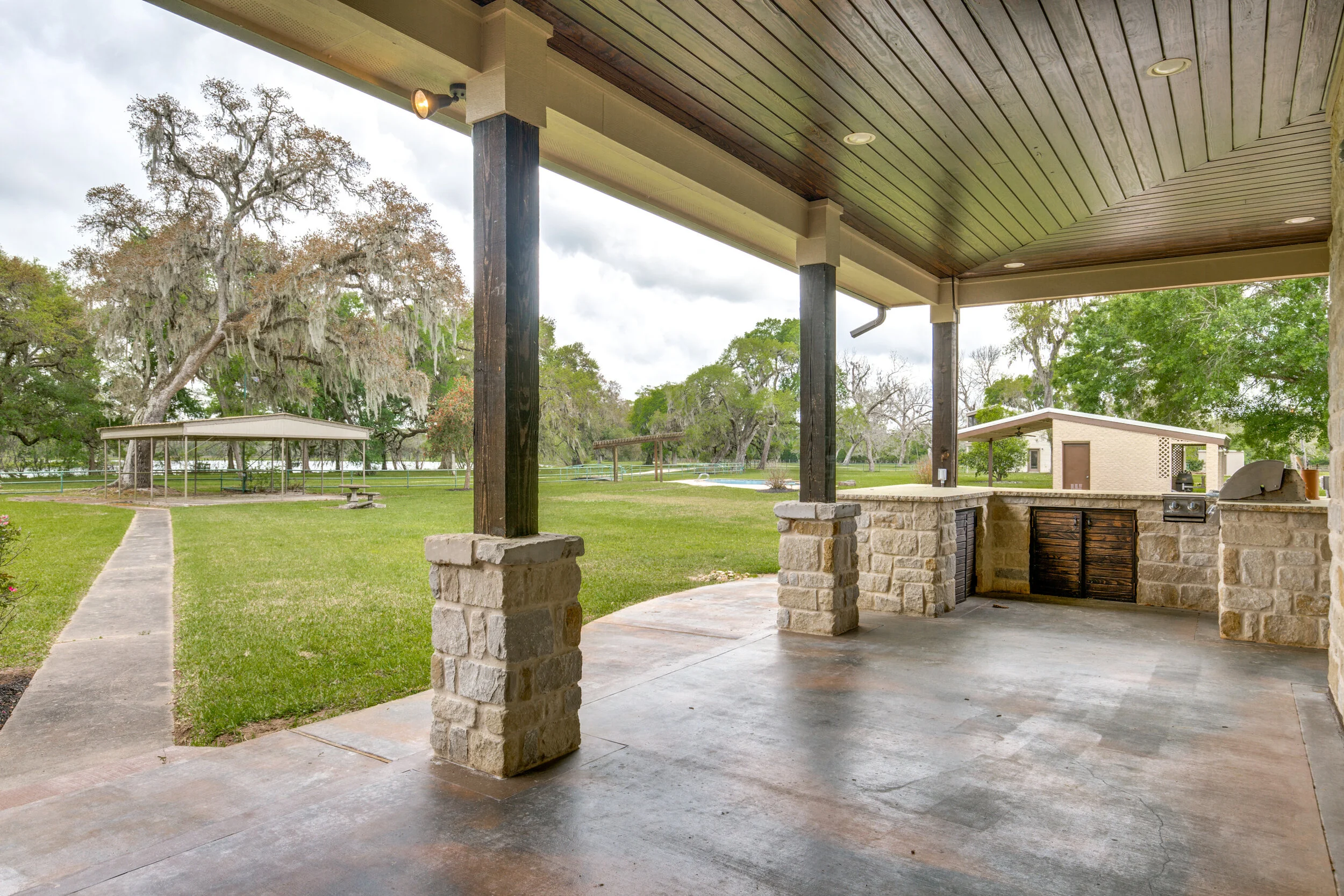 100-collins-lake-rd-angleton-tx-High-Res-27.jpg