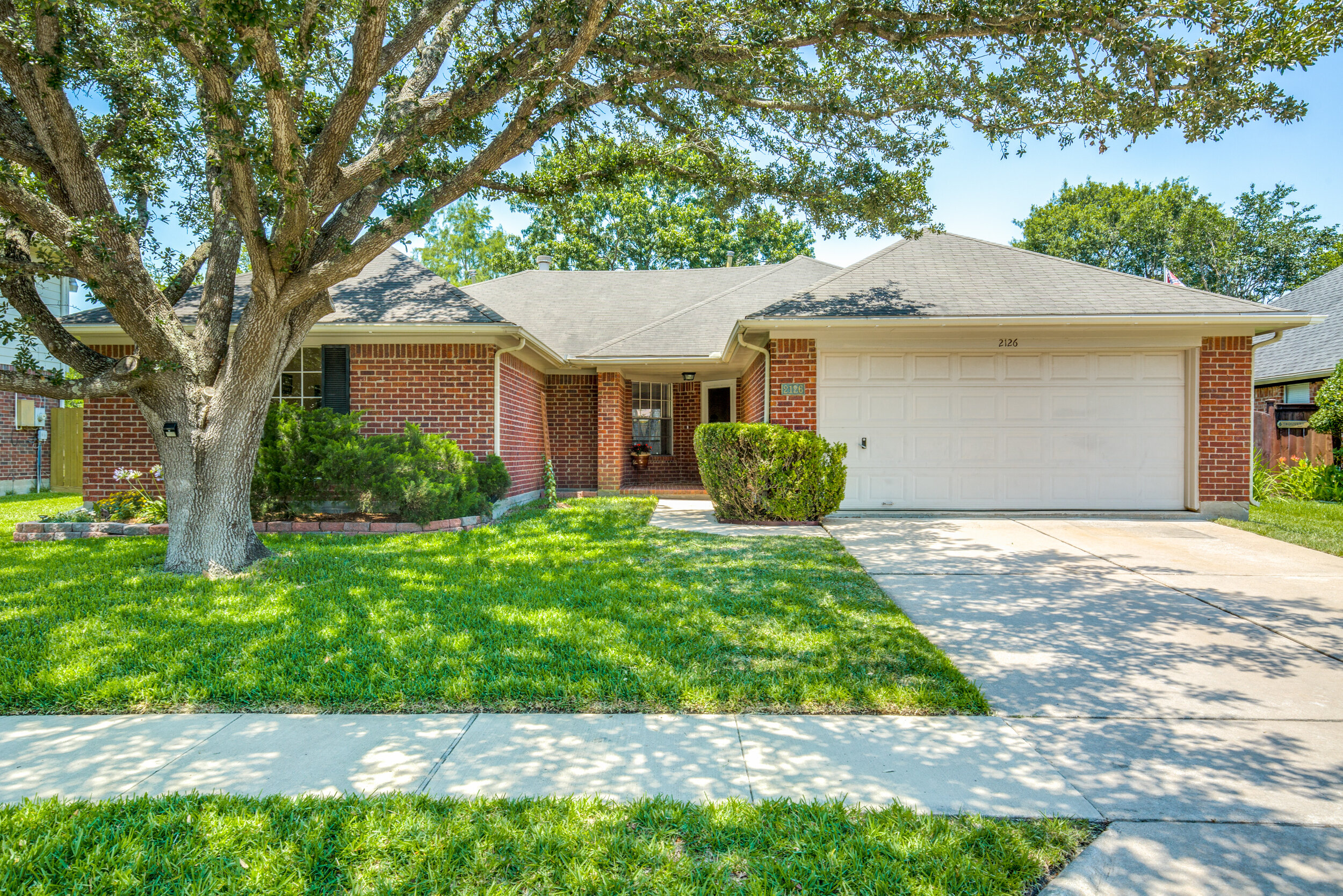 2126-westminister-st-pearland-tx-High-Res-1.jpg