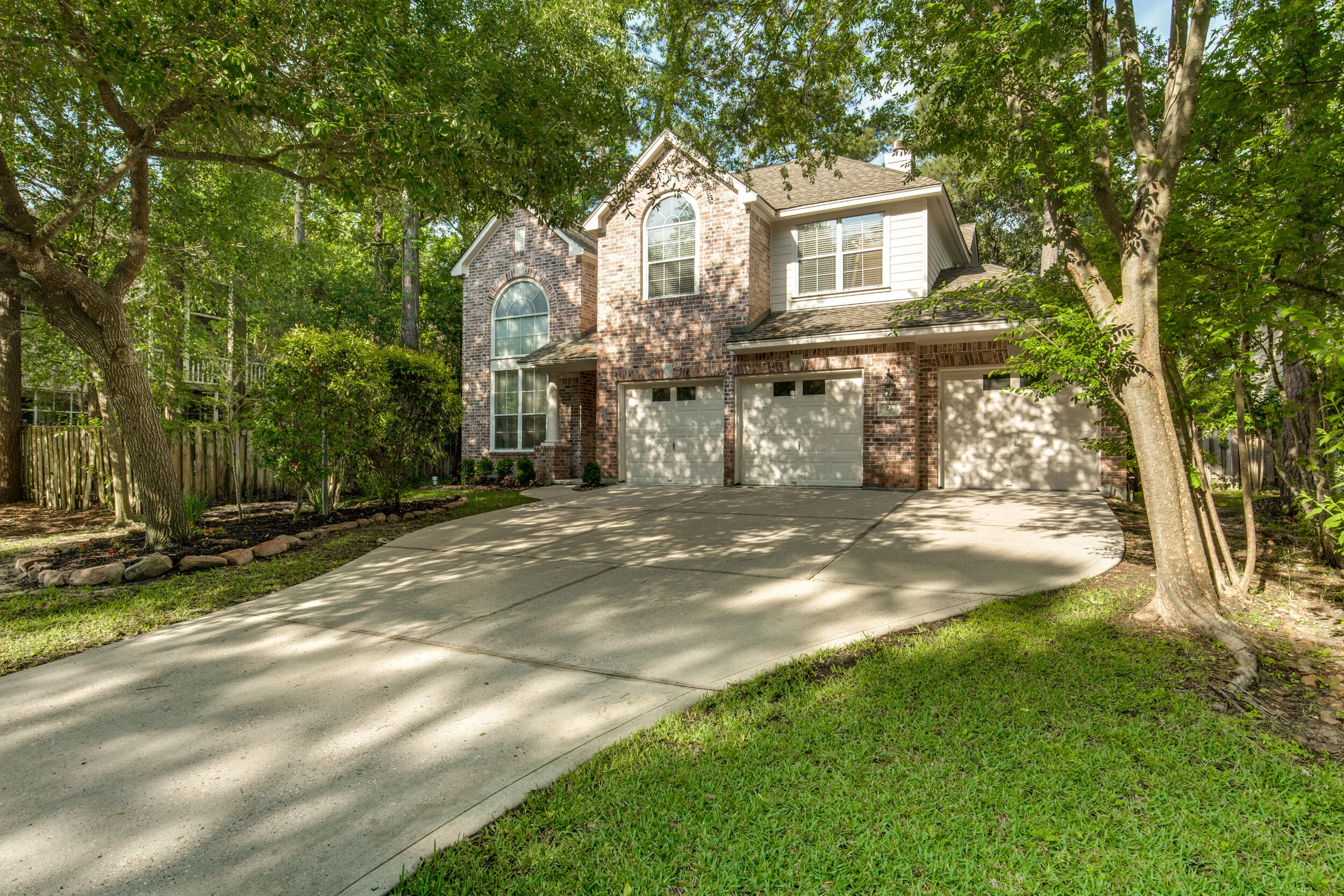 23-alden-glen-dr-spring-tx-1-High-Res-1.jpg
