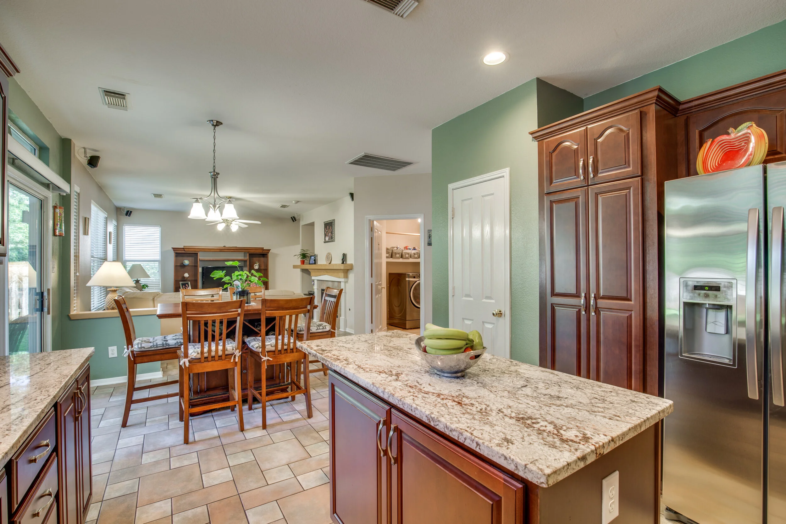 23-alden-glen-dr-spring-tx-1-High-Res-13.jpg