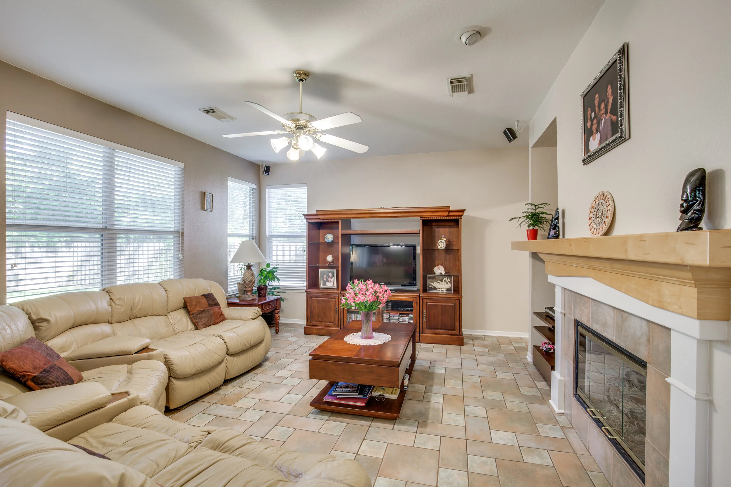23-alden-glen-dr-spring-tx-1-High-Res-15.jpg