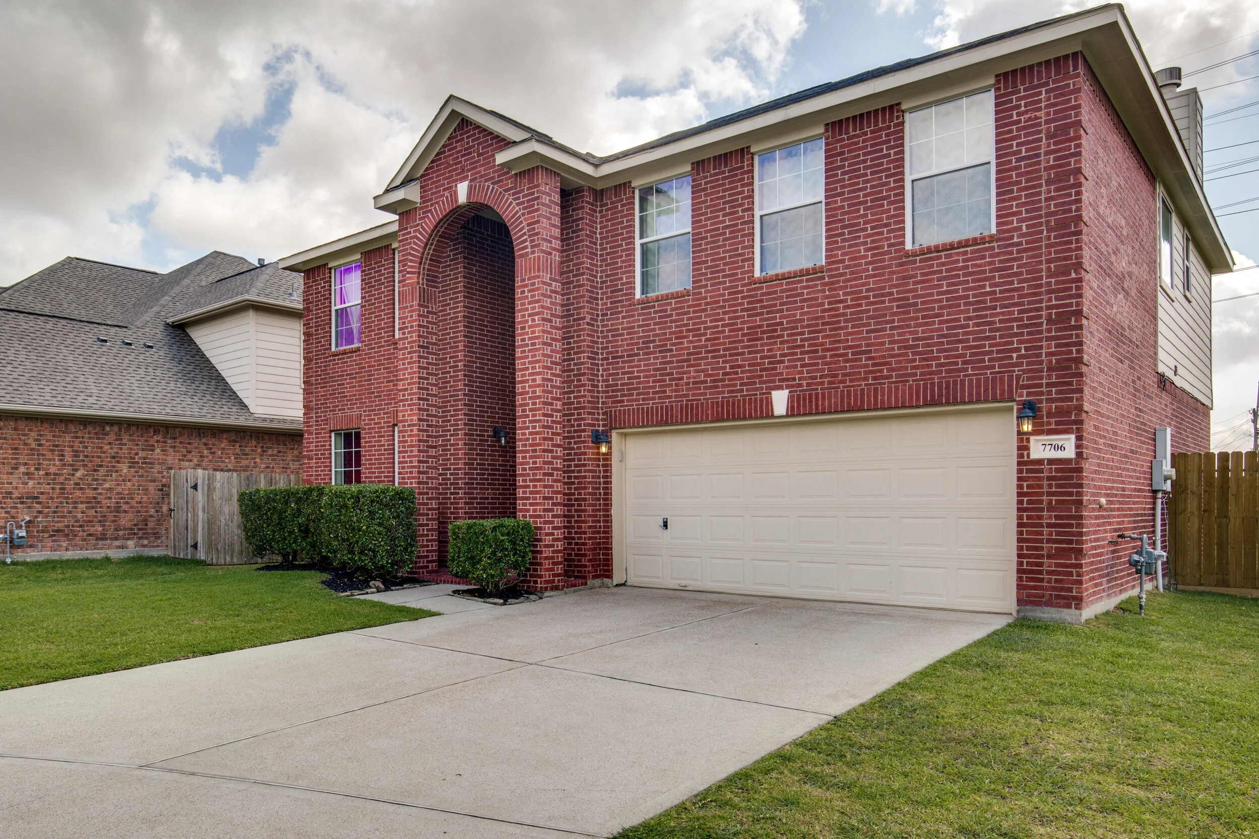 7706-brooks-crossing-dr-baytown-tx-High-Res-1.jpg