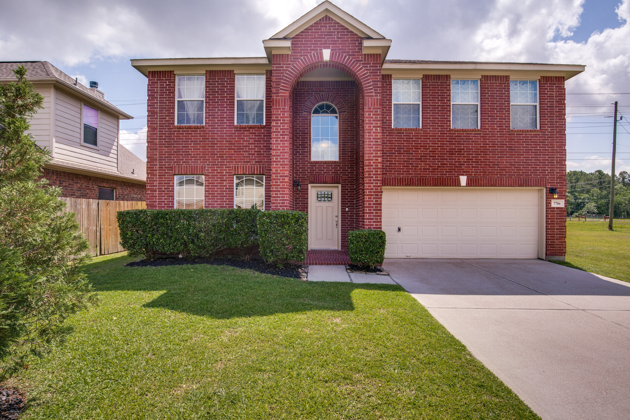 7706-brooks-crossing-dr-baytown-tx-High-Res-3.jpg
