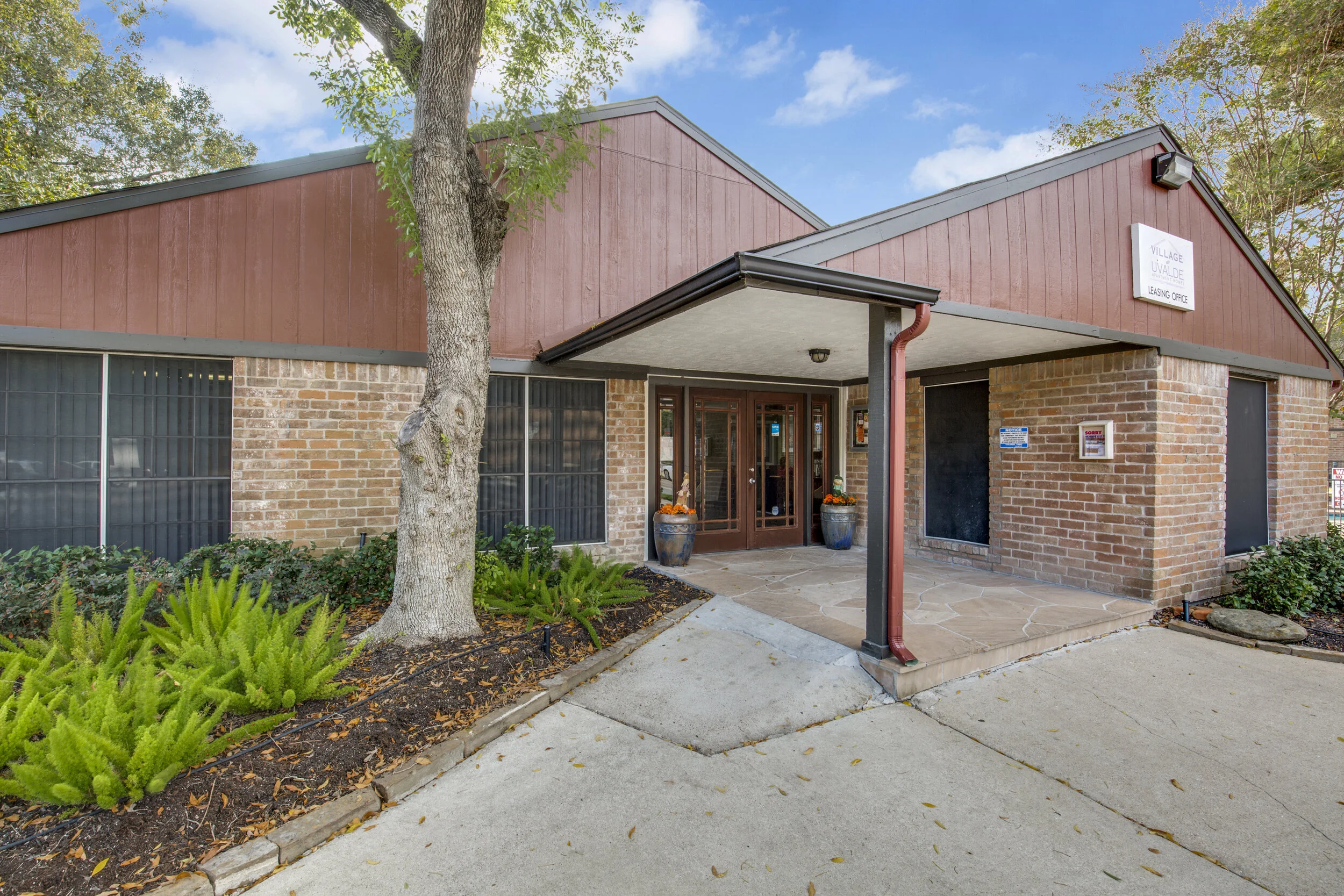 250-uvalde-rd-houston-tx-High-Res-2.jpg