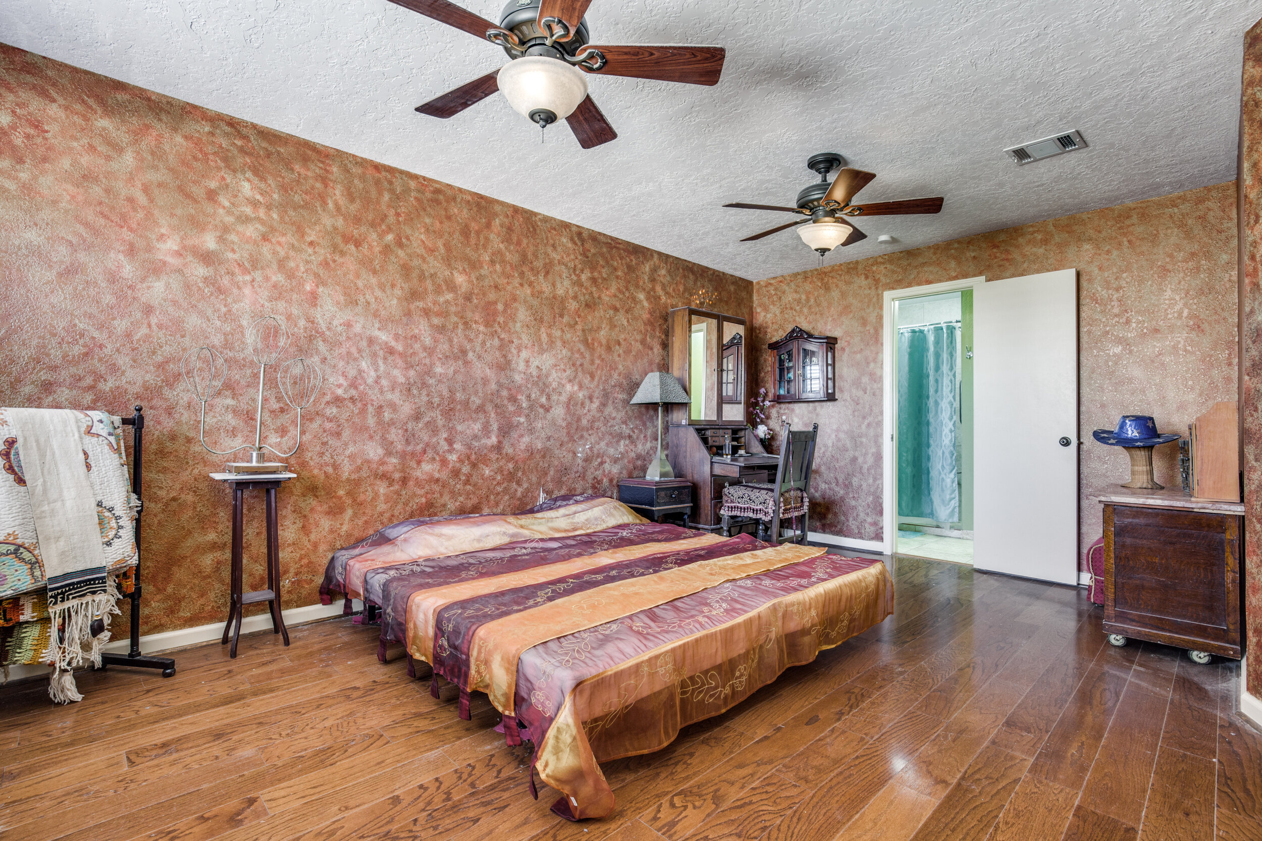 210-bora-bora-dr-tiki-island-tx-High-Res-14.jpg