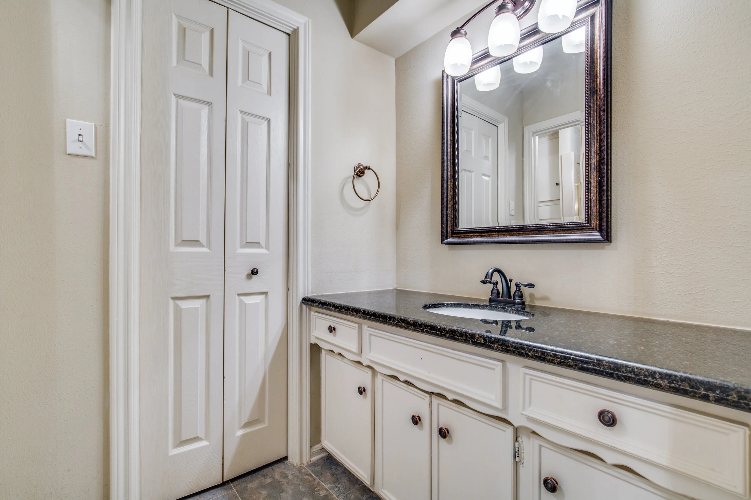 1302-valley-glen-dr-houston-tx-High-Res-26.jpg
