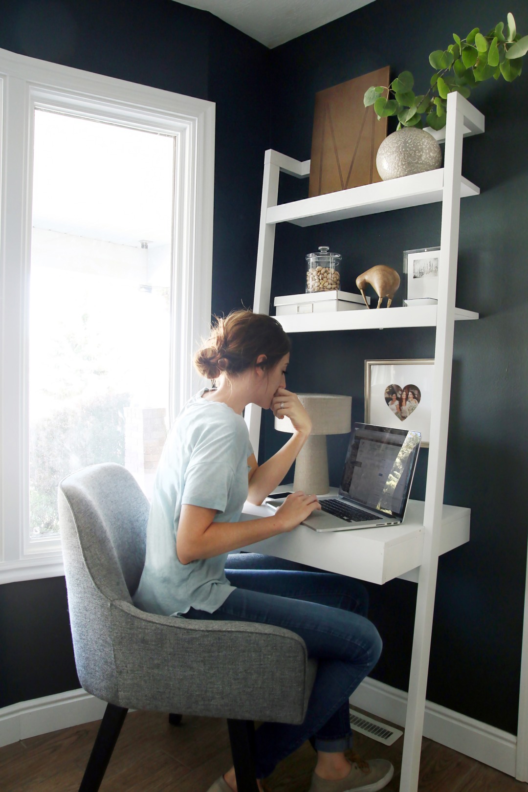 2f1507ee2d3c11b94b9eb43ab7d15372--small-office-spaces-work-spaces.jpeg