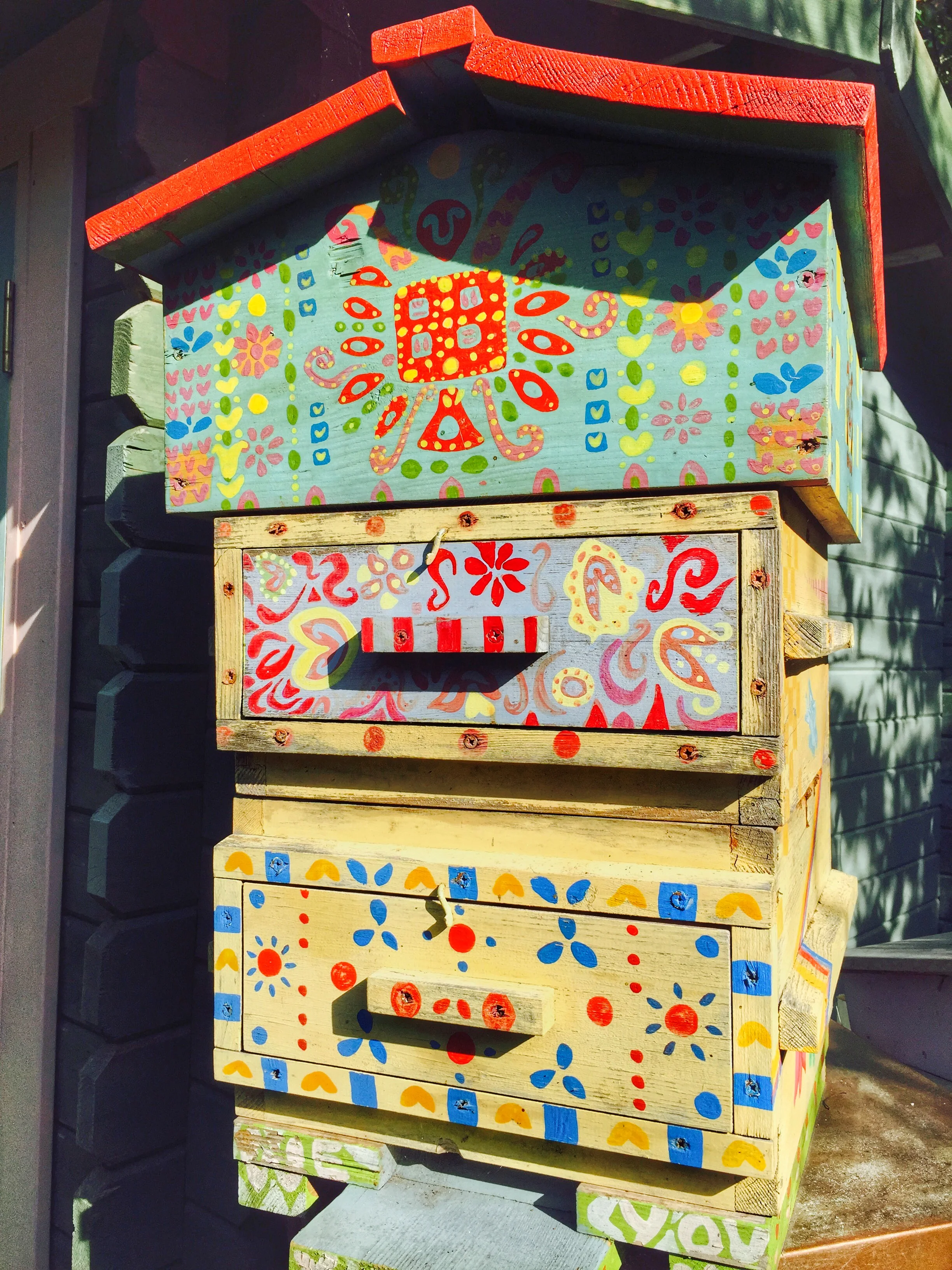 AriellaDaly_painted_hive