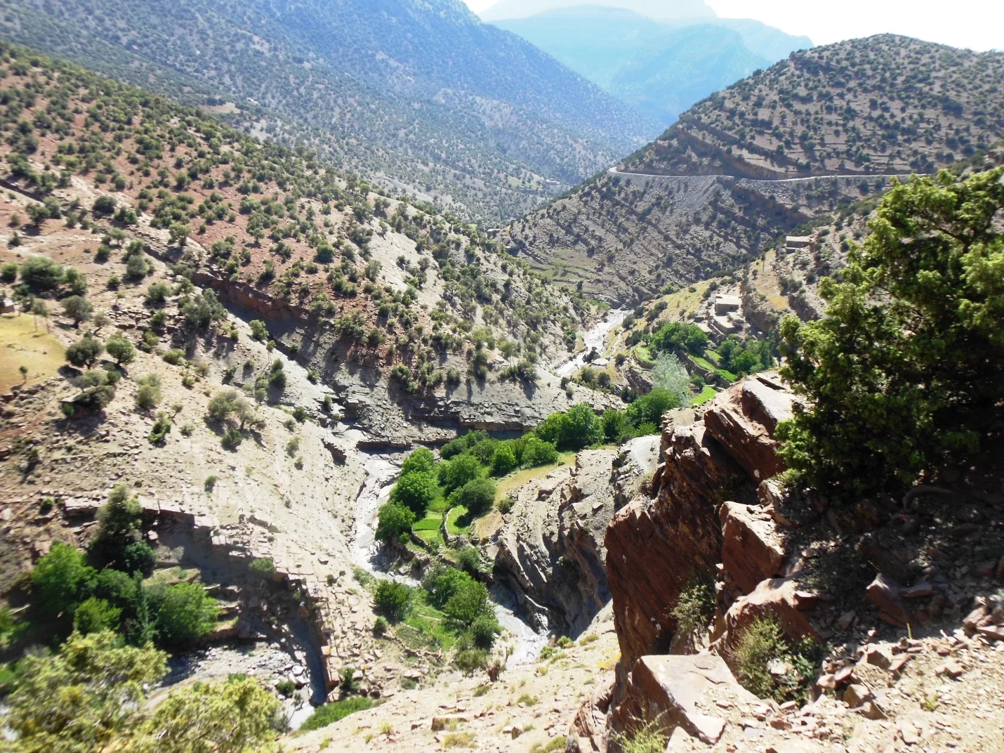 On the trail from Tighanimin to Amezray.