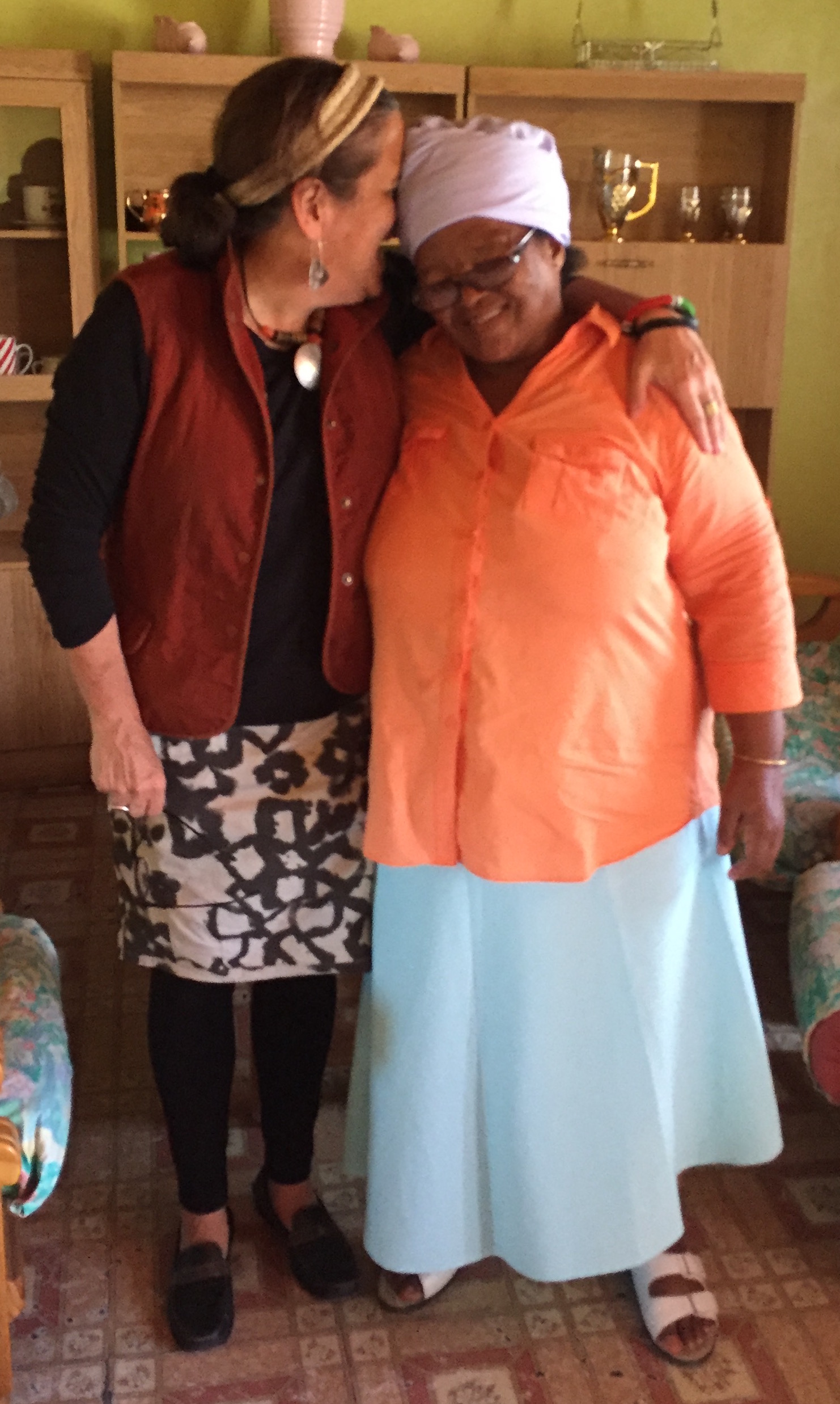 Cummings and the amazing bead-crafter Mrs. Banda enjoy a laugh in South Africa