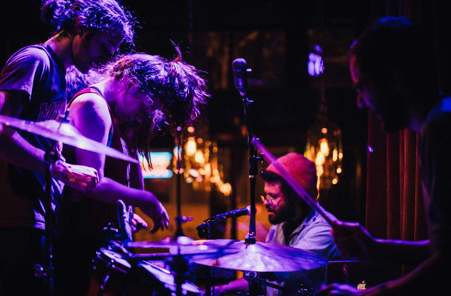 bar-music-concert-musicians.jpg