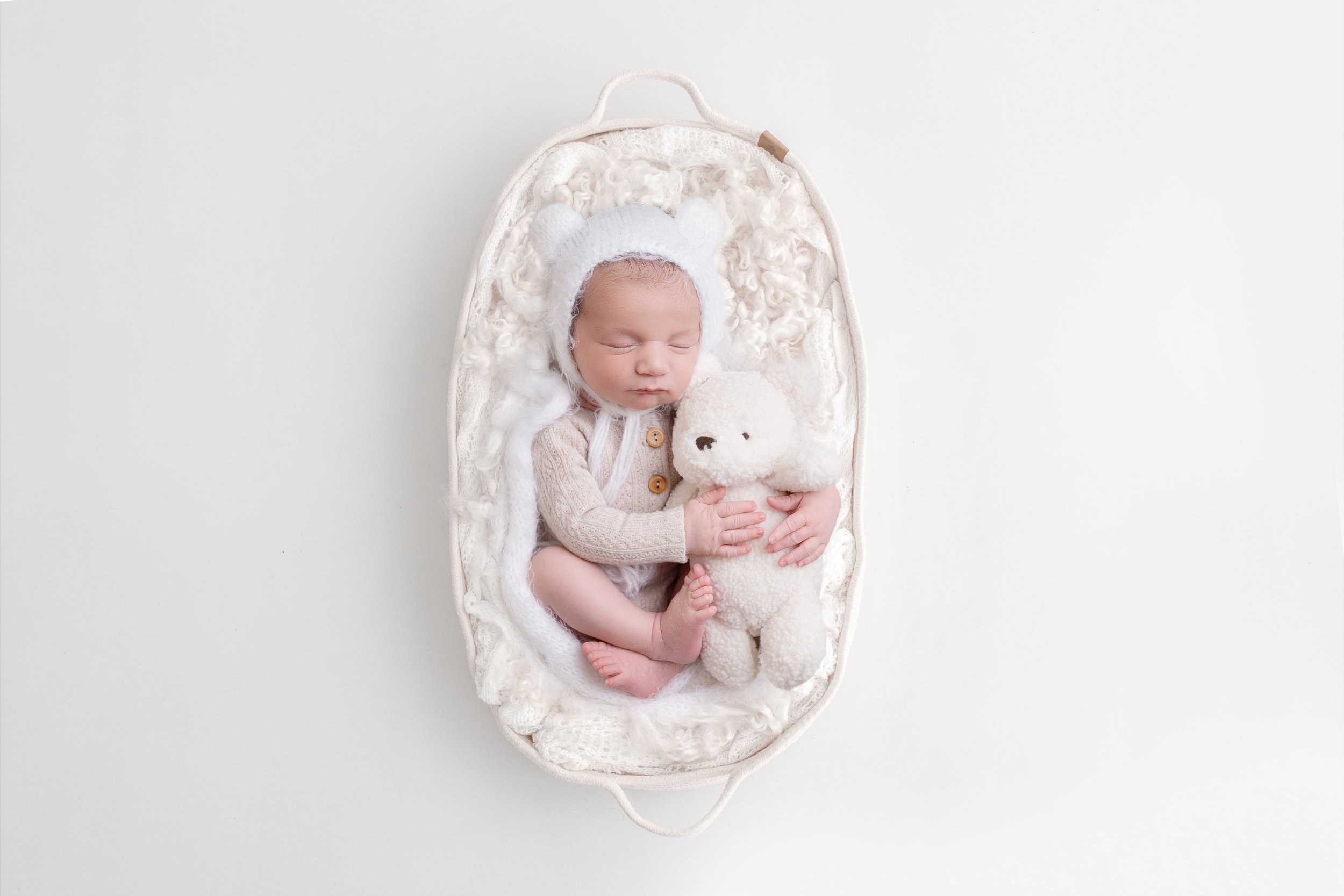 simple-newborn-photographer-rushmoore.jpg