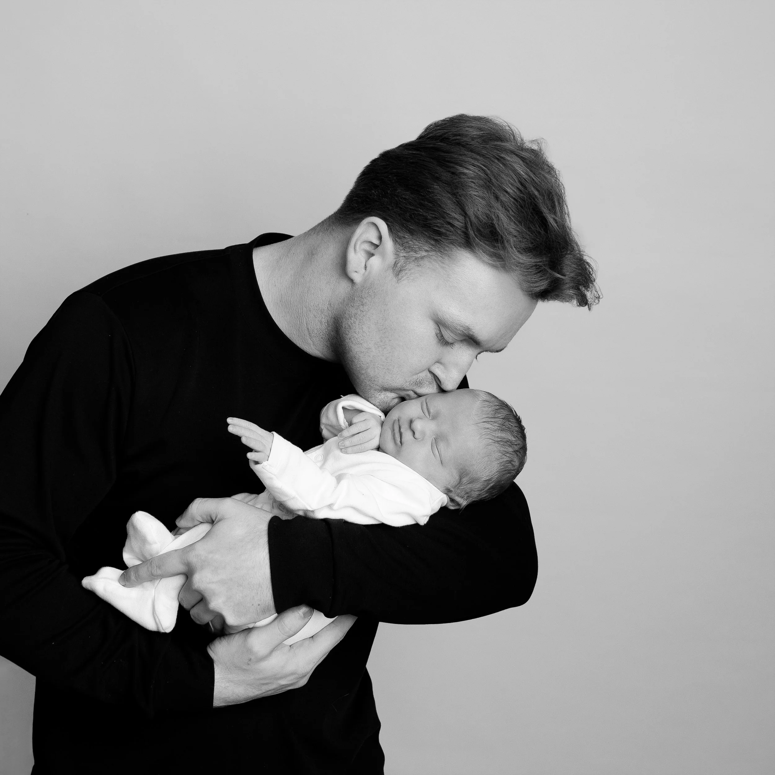 father-and-baby-newborn-photographer-hillingdon.jpg