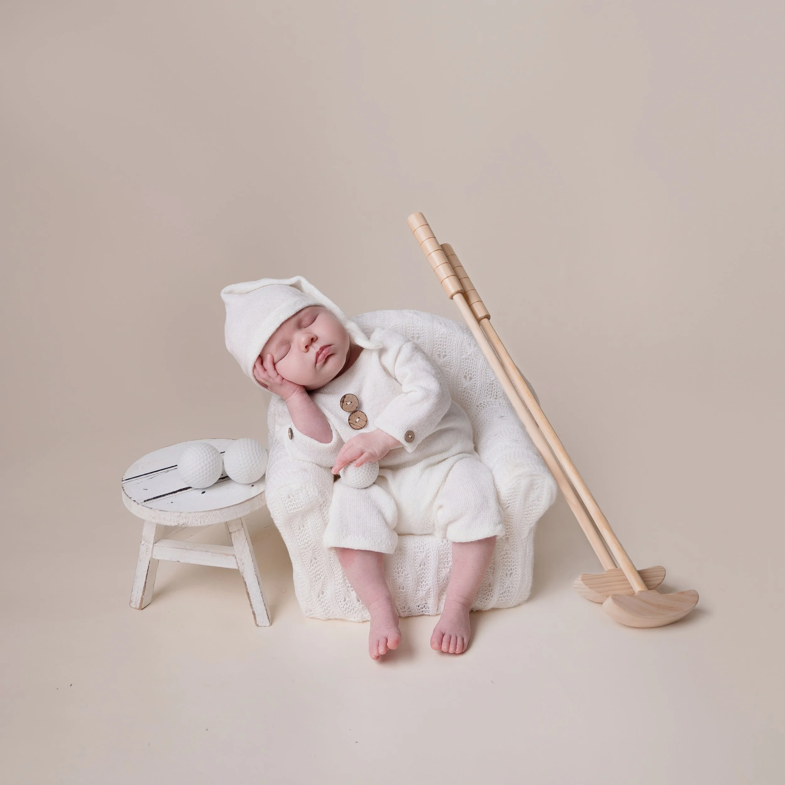 newborn-golf-photography-family-hillingdon.jpg