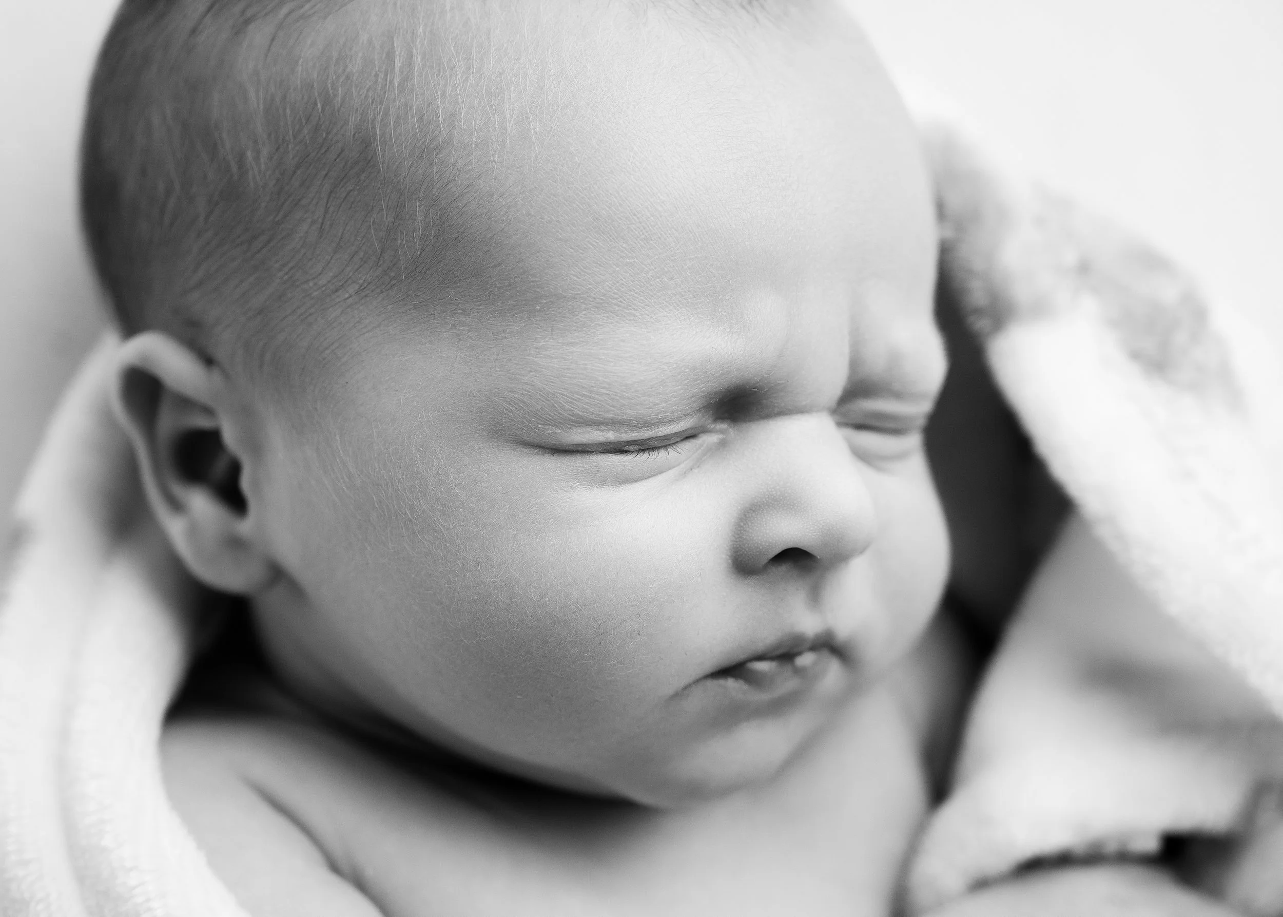 newborn-black-and-white-photographer-hillingdon.jpg
