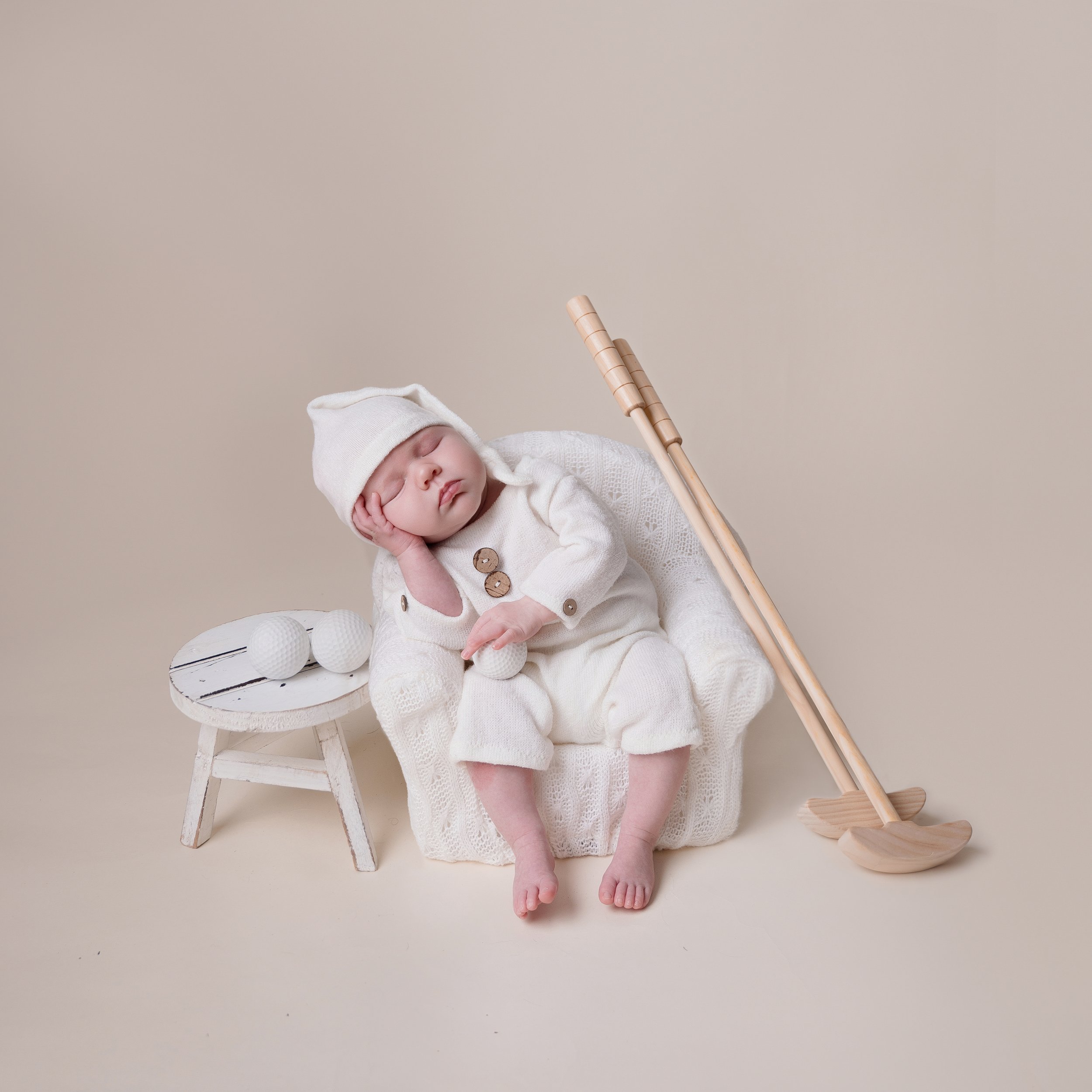 newborn-golf-photography-family-hillingdon.jpg