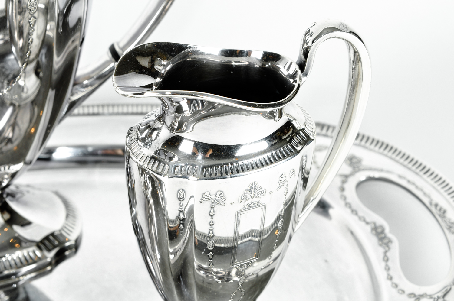 Vintage Silver Plate USA Tea/Coffee Set. — La Maison Supreme Vintage Silver Plate USA Tea/Coffee Set. — La Maison Supreme