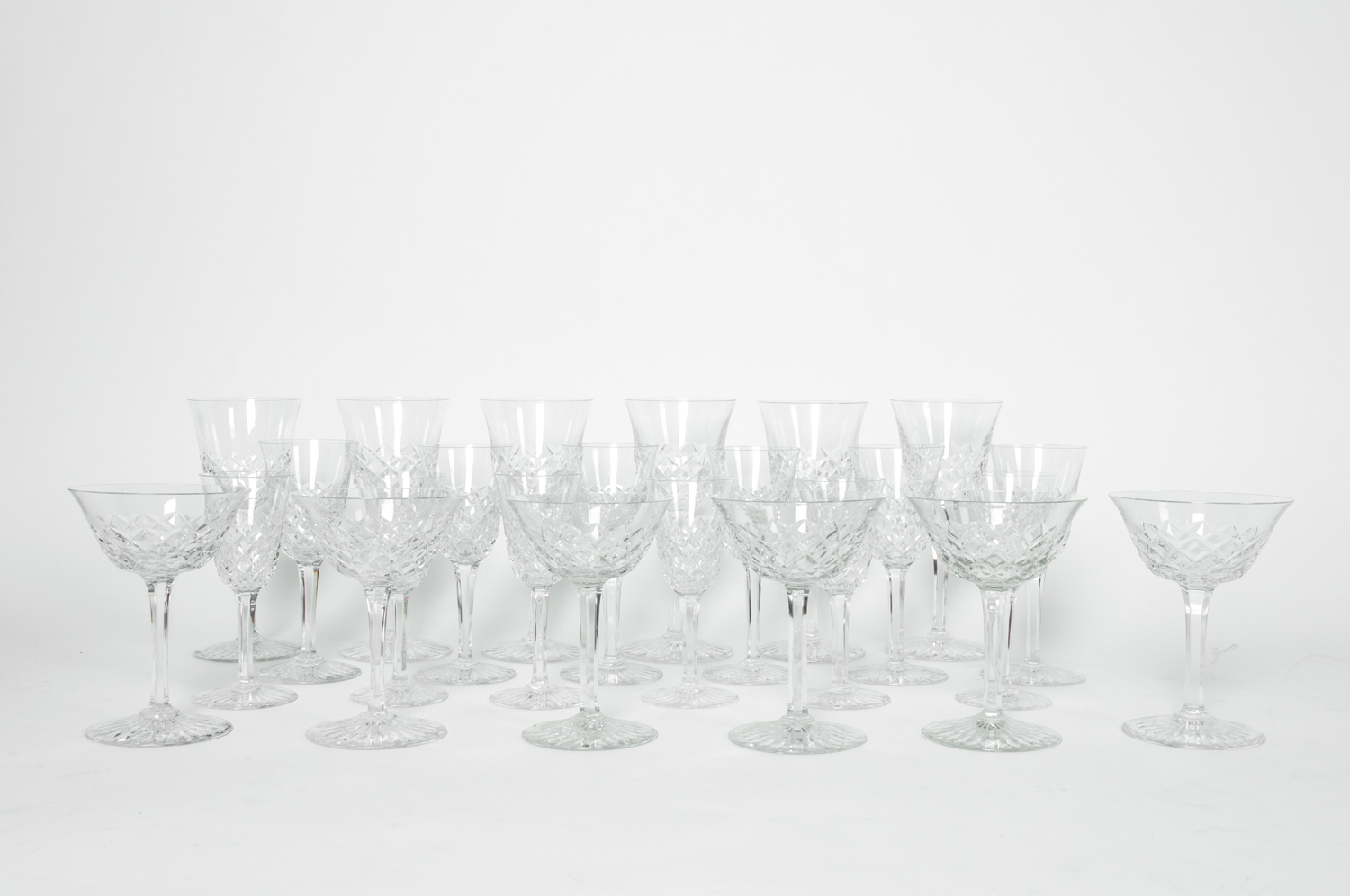 Saint Louis Crystal Gilt Gold Tableware Glassware Service / 12 People — La  Maison Supreme Ltd.