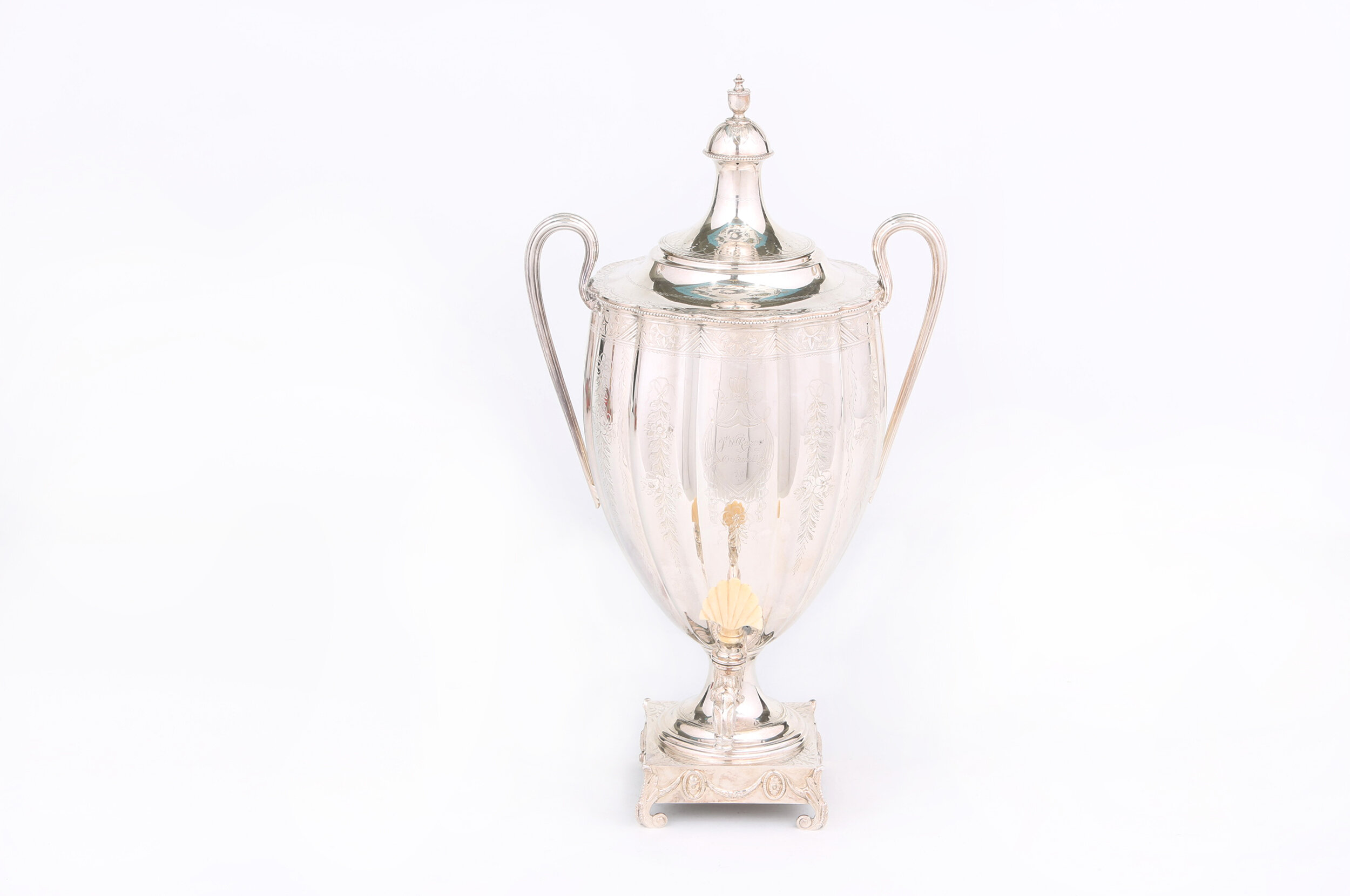 A Large Late Regency Period Sheffield Tea Urn For Sale at 1stDibs