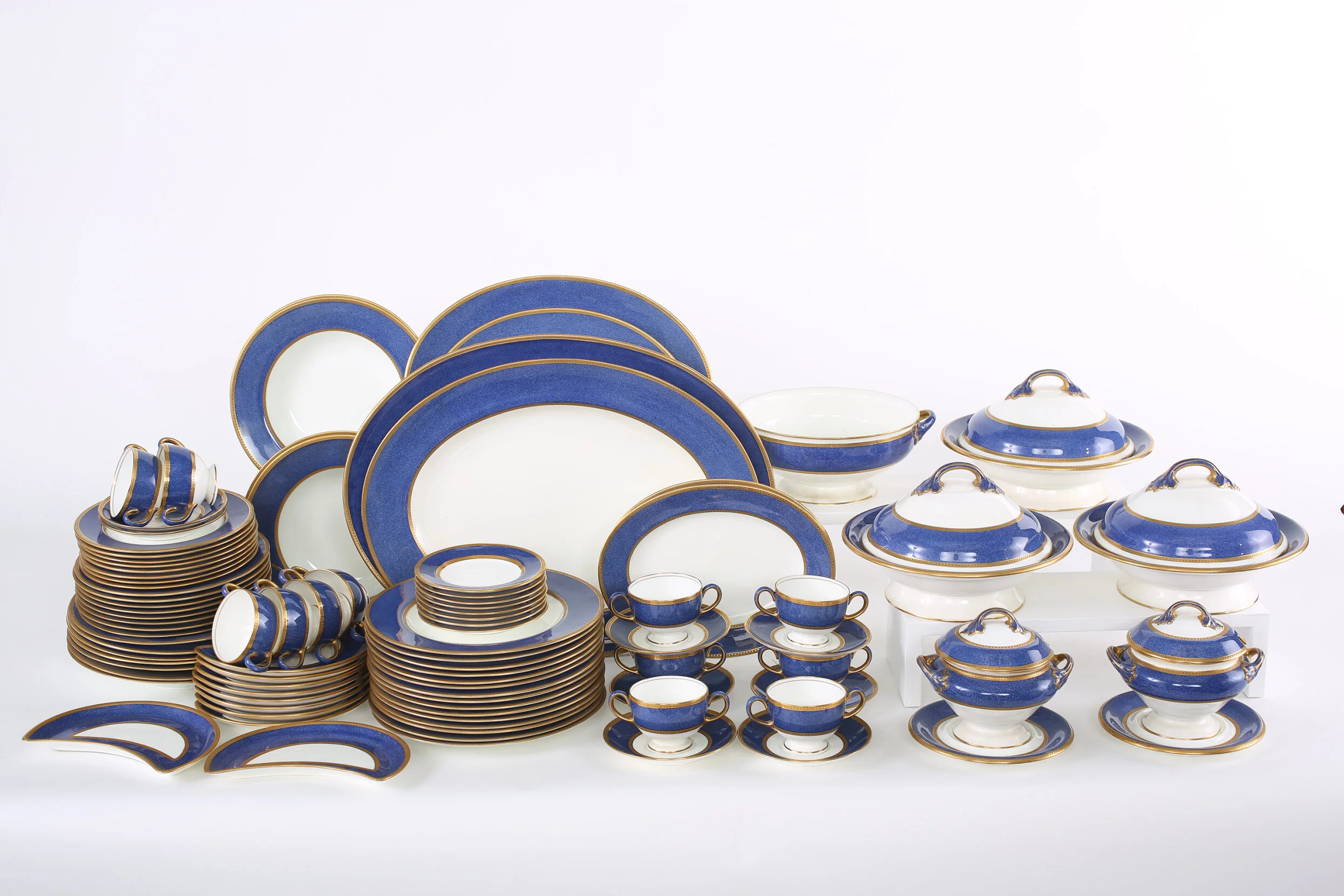 Wedgwood Porcelain English Dinner Service Serving Pieces — La Maison  Supreme