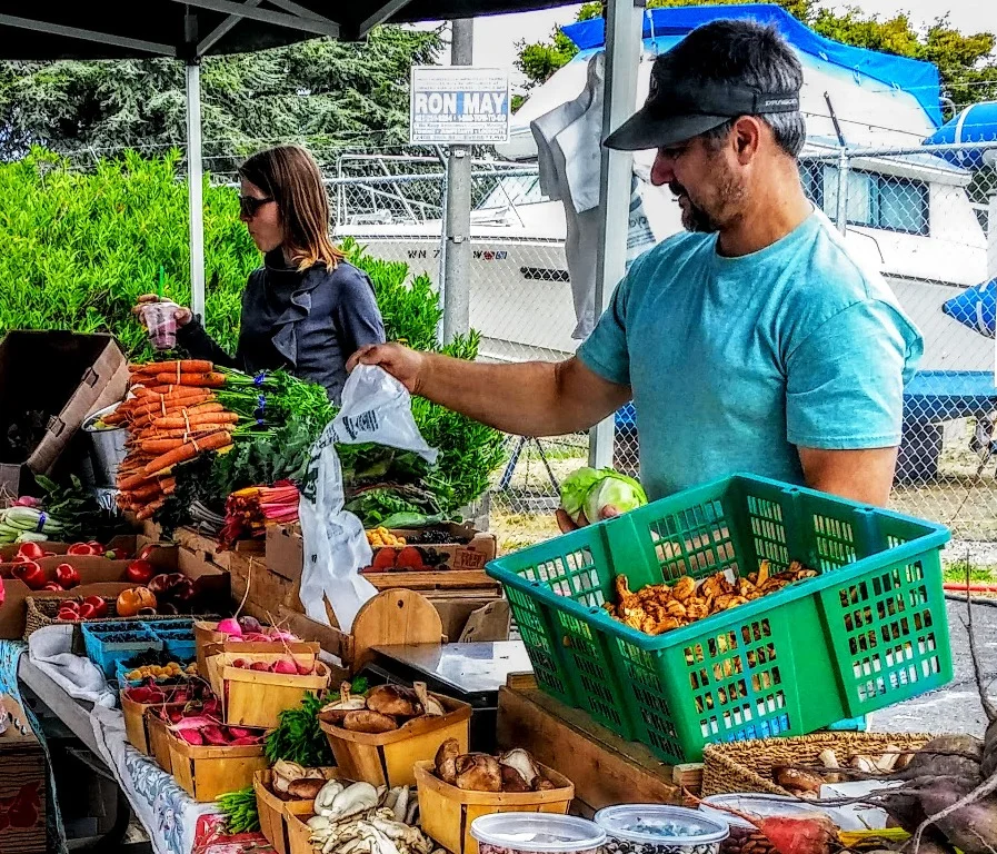 Bass and Heidi load up some produce for their eager customers.