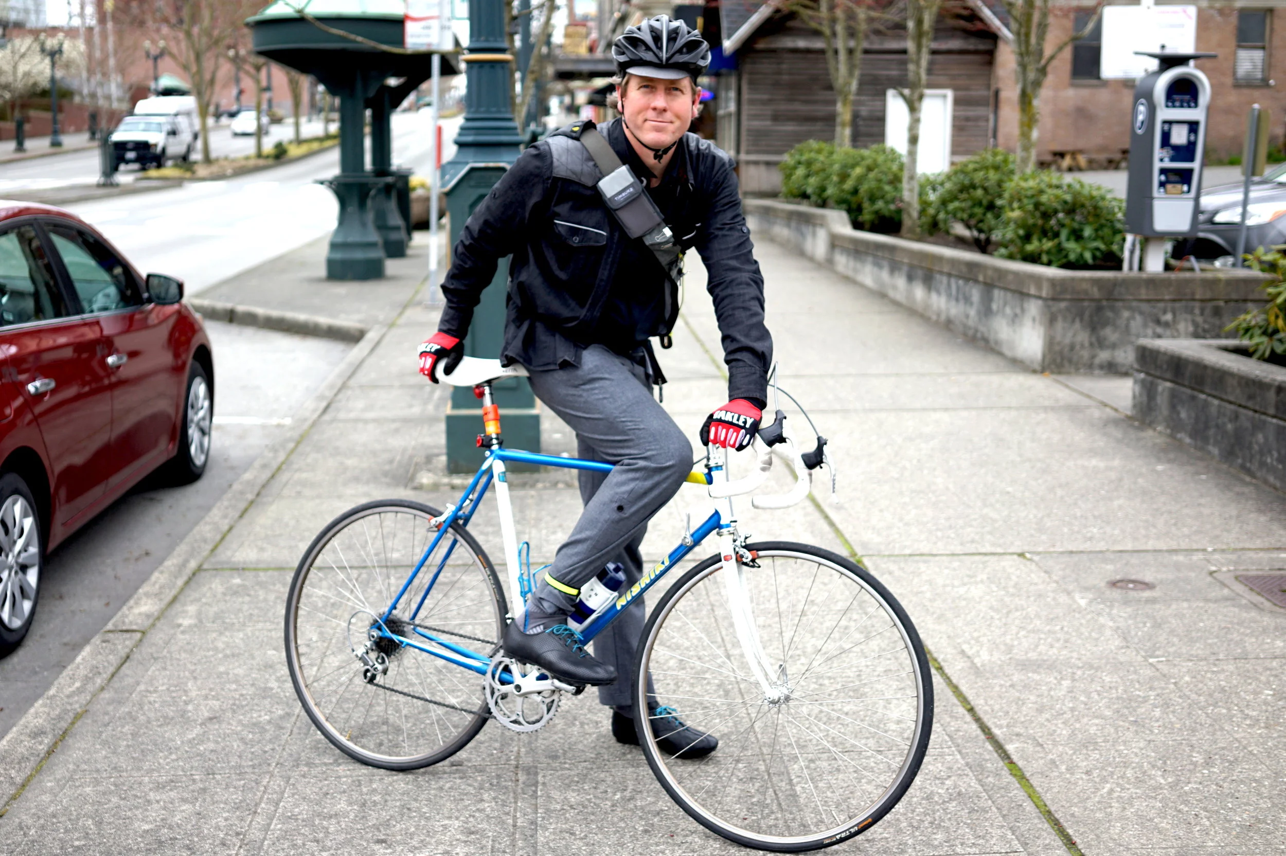 Everett's Only Full-Time Bike Courier is Hewitt’s Descendant