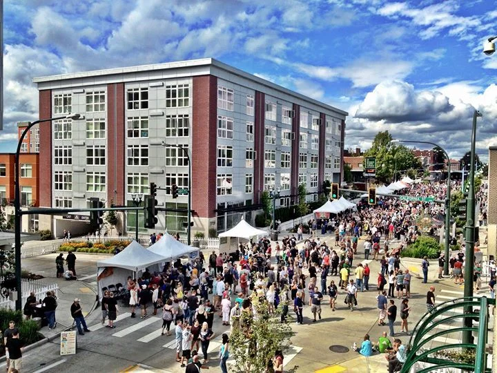 The street scene at Upper Left.