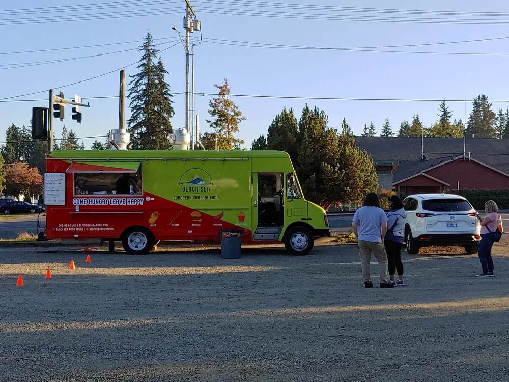 Drive By Dinners At The Beverly Food Truck Park Live In Everett