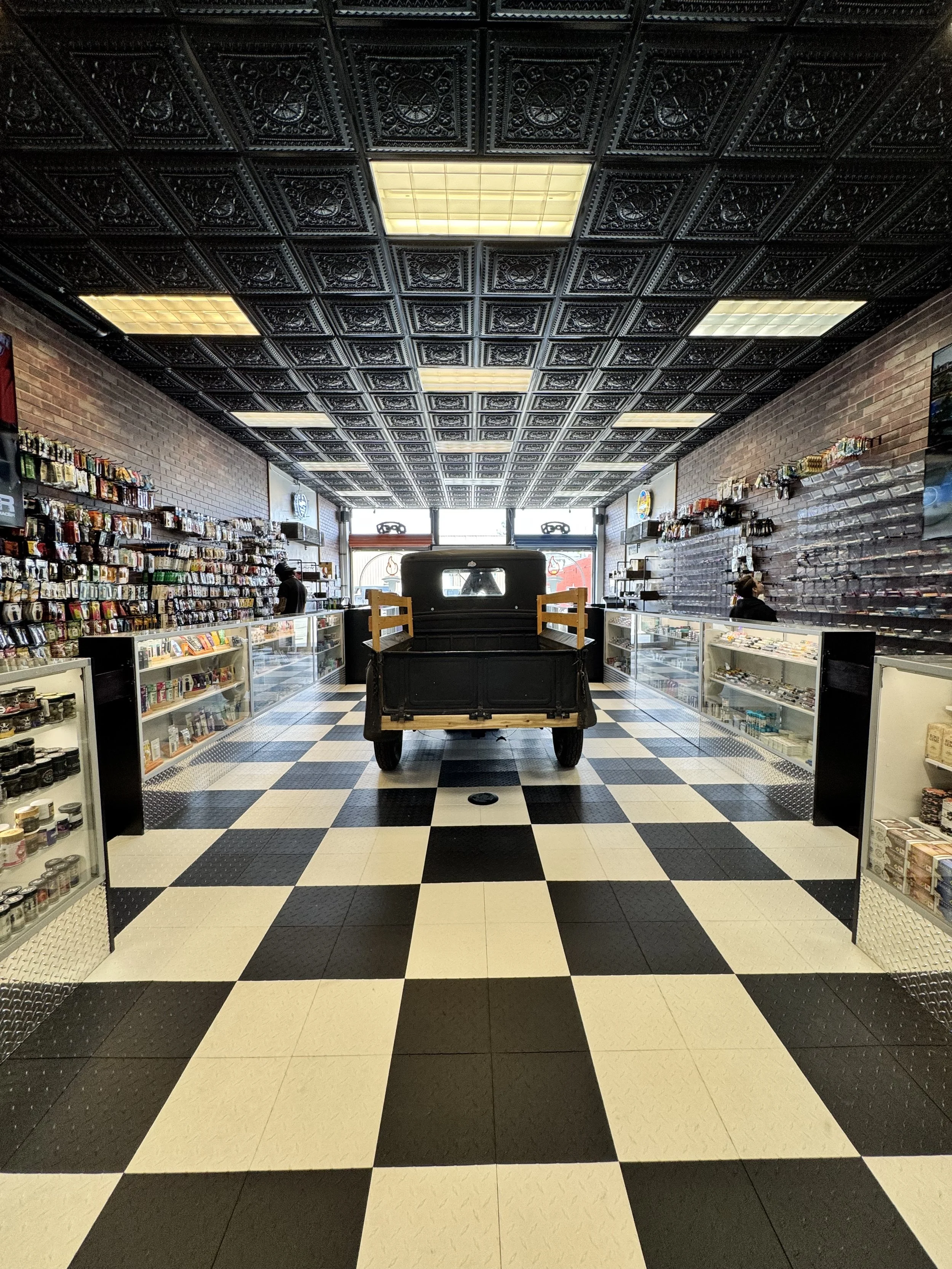 Live in Everett Member Profile: Buds Garage, Marijuana Dispensary