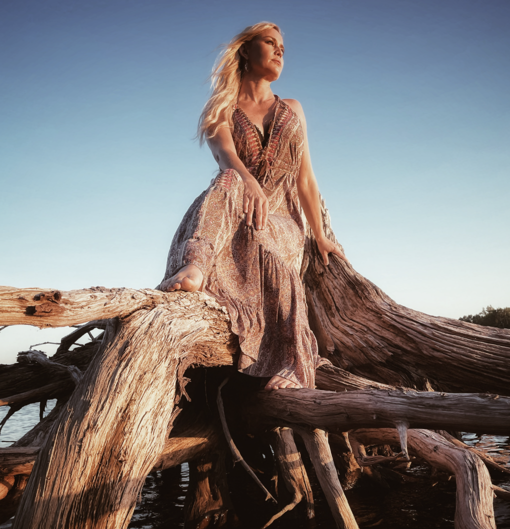 Sofia Talvik LIVE at Tim Noah Thumbnail Theater - Snohomish