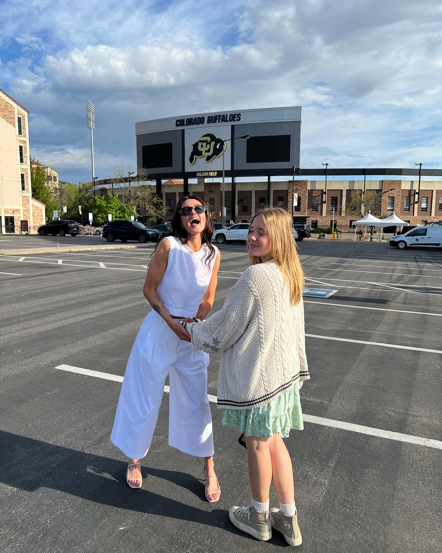 W&rsquo;s in the chat all day! Your girl got her MFA!

Thank you to CU, the Department of English, and my cohort. A special shoutout to my thesis advisor Ruth Ellen Kocher, and to creative writing faculty Jeffrey DeShell, Julie Carr, Rajiv Mohabir, a