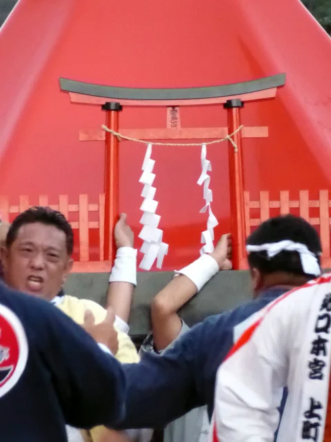  Weighing about 1 ton (2,200 lb), a giant Mt. Fuji-shaped portable shrine 'Oyamasan' needs strong carriers 