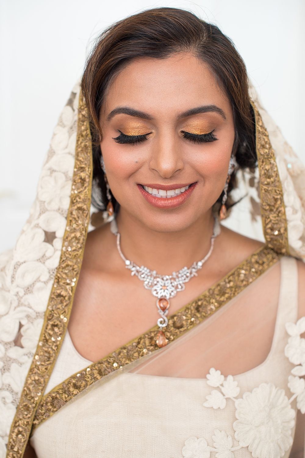 airbush Indian bridal makeup eyes gold glitter bronze by Beauty Affair Agne Skaringa copy.jpg