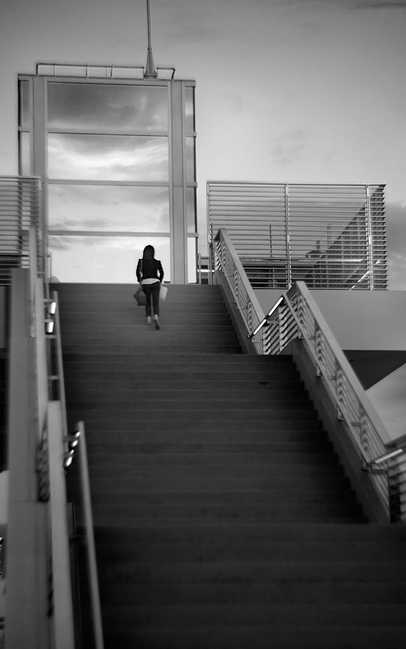 20150825-ATC-Petzval-Test-Girl-Stairs-BW.jpg