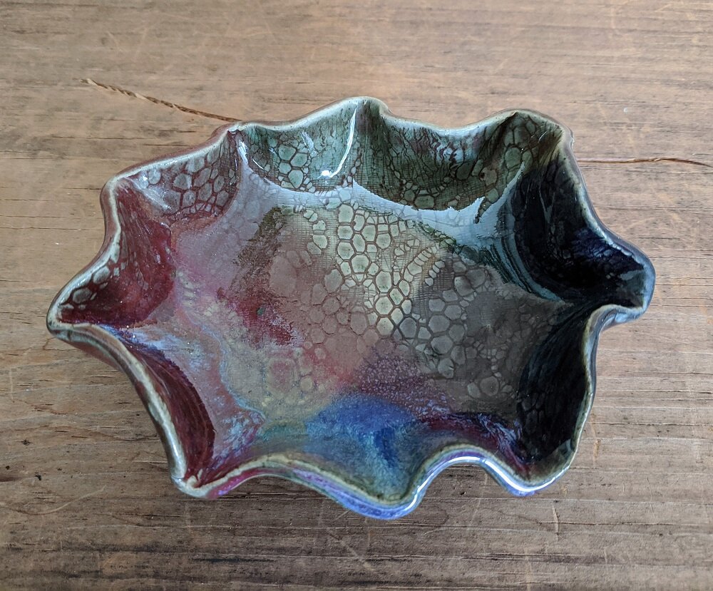 Small Curvy Textured Soap Dish