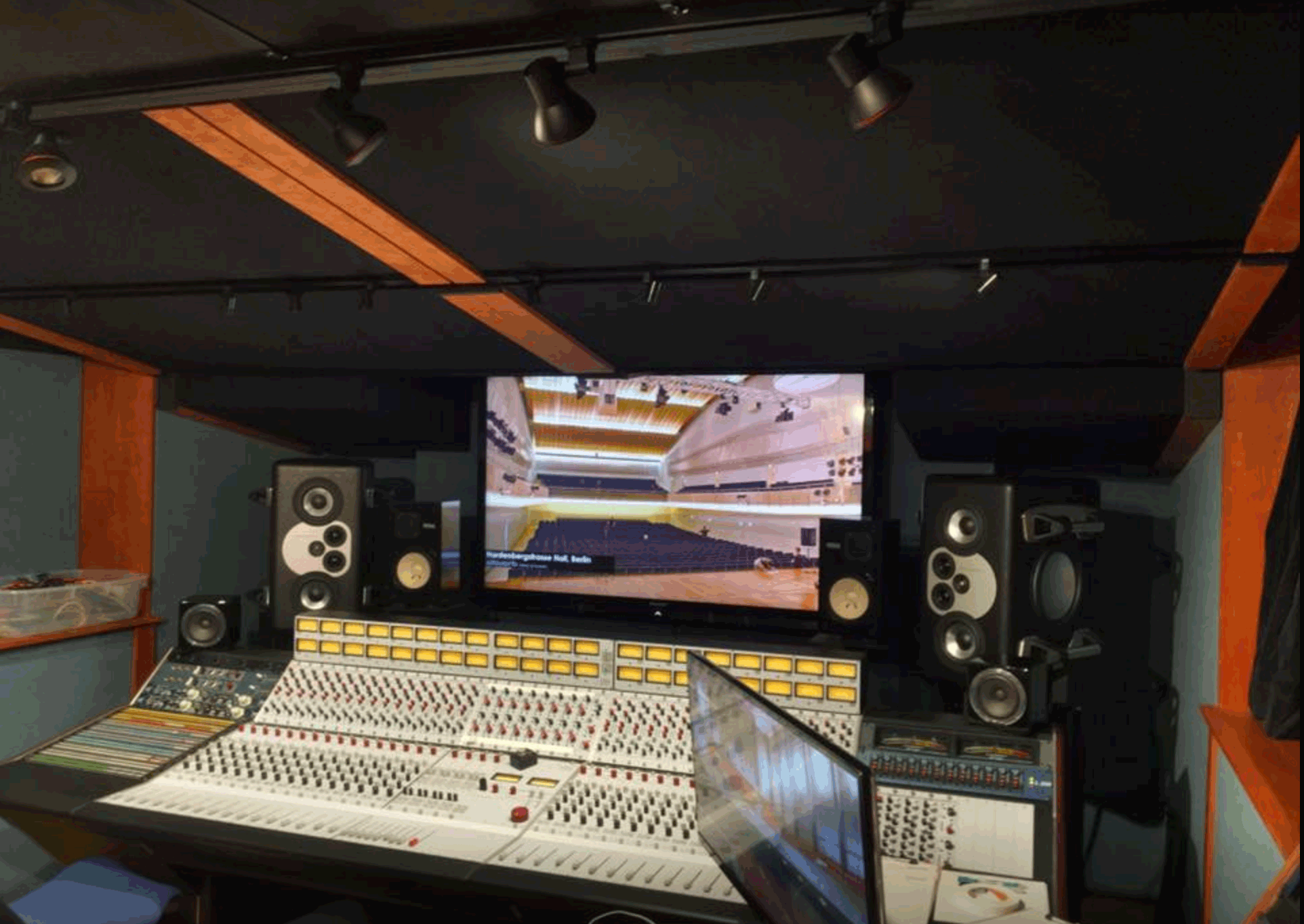studio3.gif