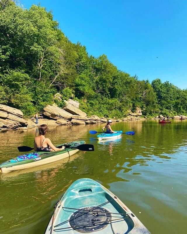 &bull; paddle on &bull; 🛶 
What a beautiful day in the water! 😎 IG has been way too long since I have paddled down a river - and I&rsquo;m so glad I was able to enjoy the beautiful sunshine and fresh air today with amazing friends! The water was su