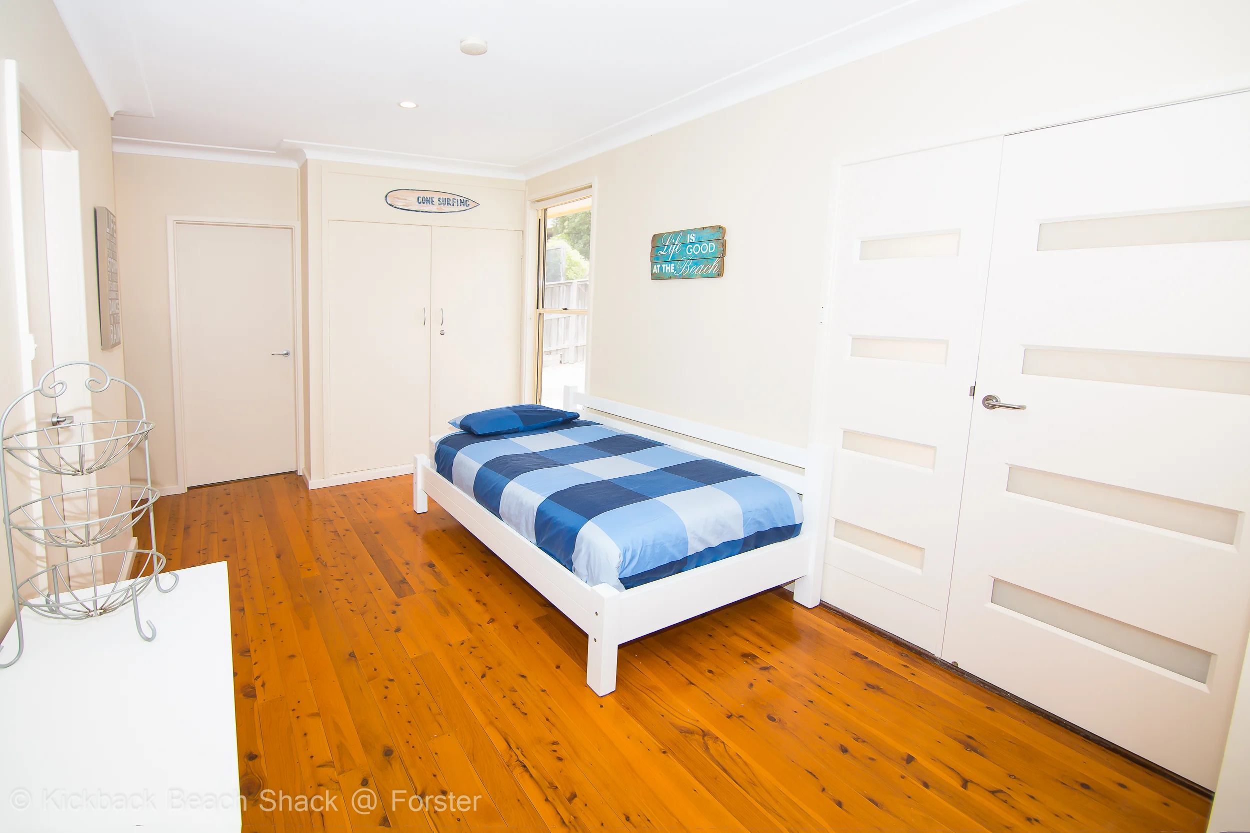 Forster-Accommodation-and-Pet-Friendly-Holiday-House-NSW-read-a-book