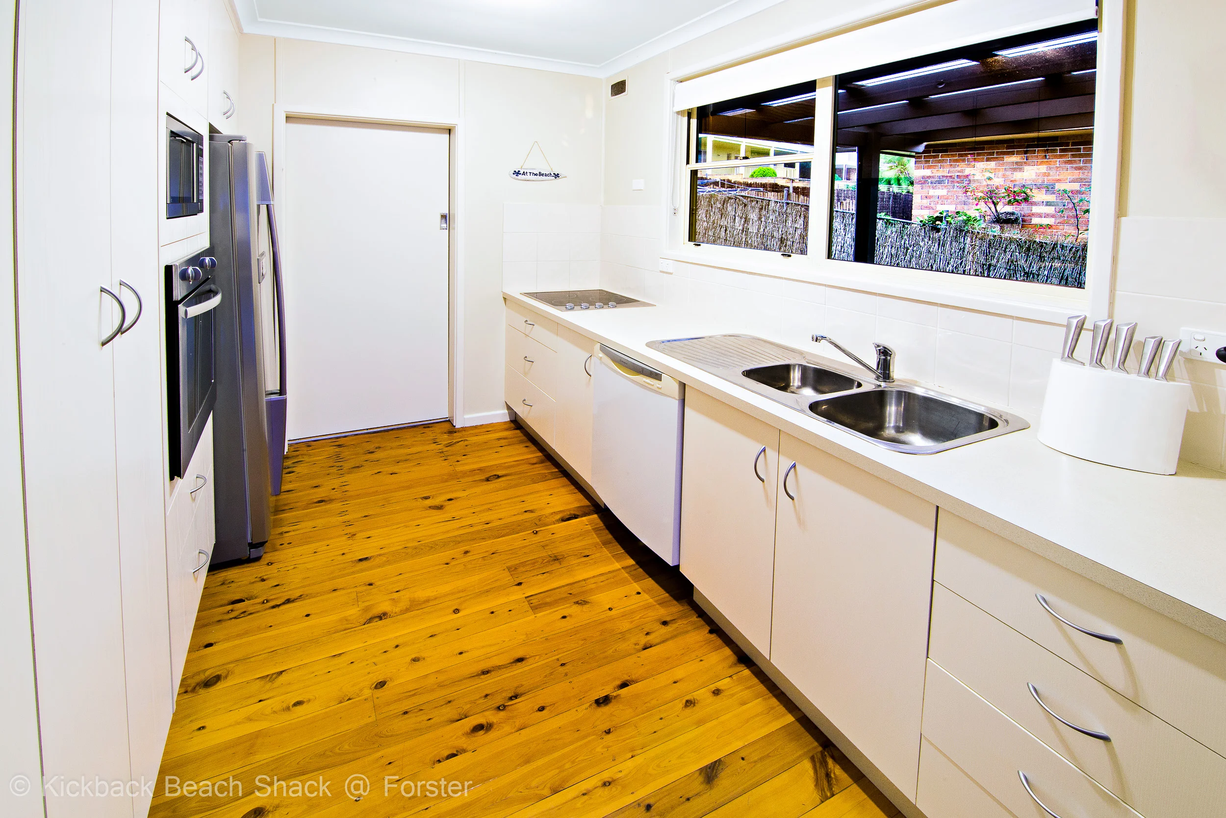 Forster-Accommodation-and-Pet-Friendly-Holiday-House-NSW-chow-down
