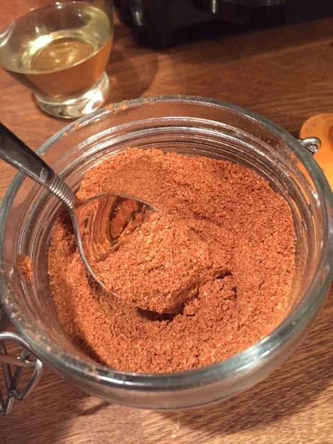 We tend to use one flat tablespoon per person.