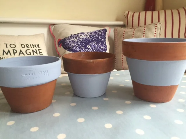 I love this colour combination (I used Annie Sloan chalk paint in Louis Blue ).