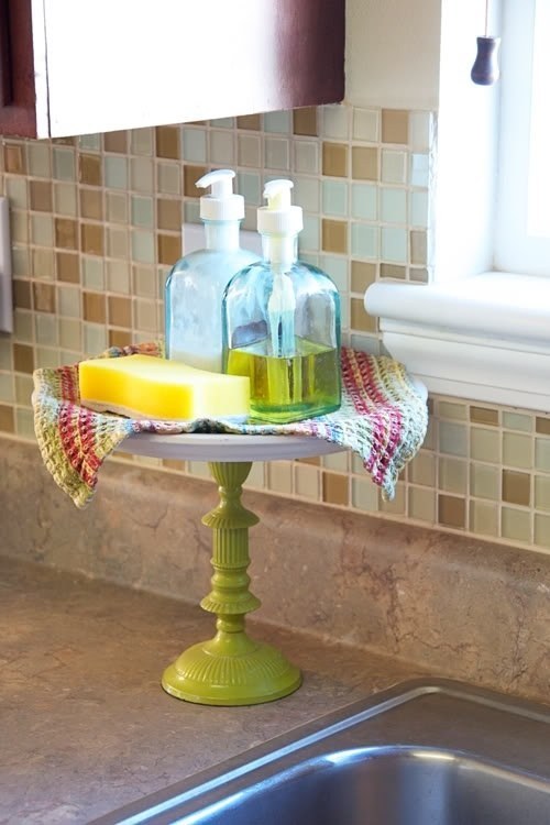  A place for your sink essentials.    (Photo: My Home Lookbook)   