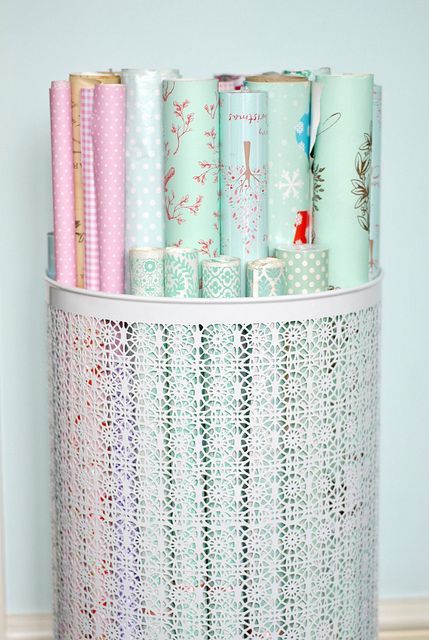  Decorative laundry basket. 