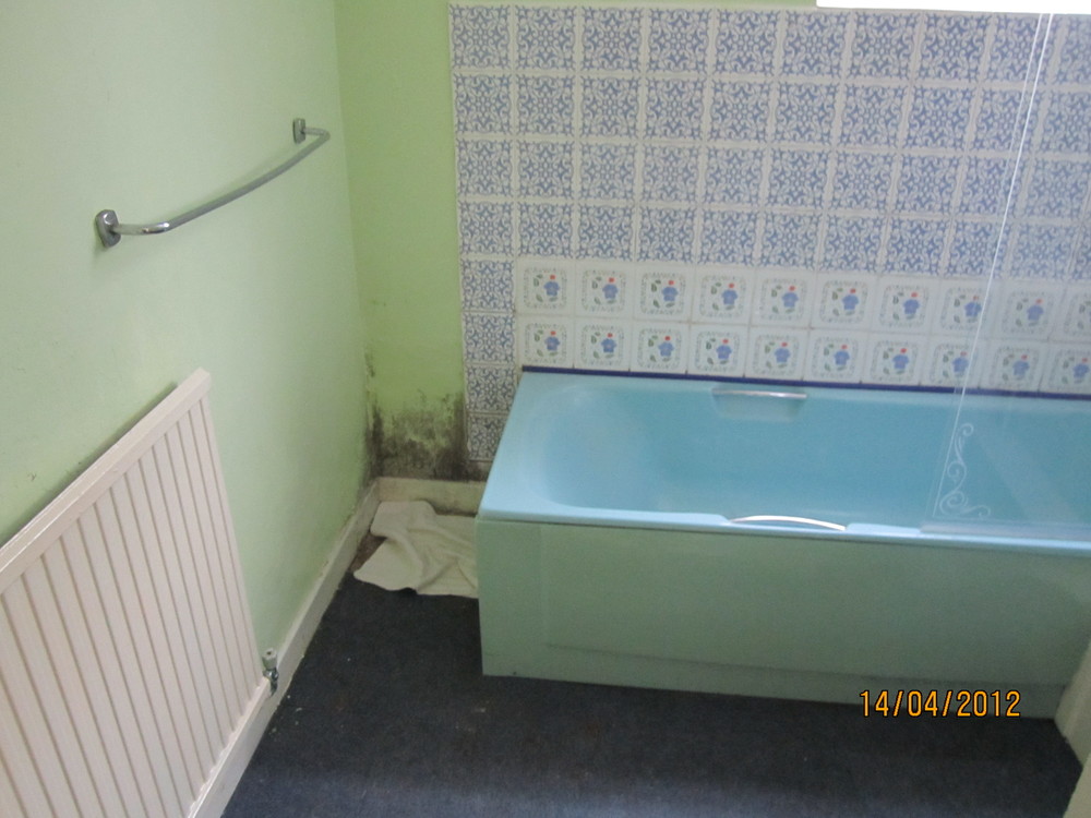 old-bathroom-suite.JPG