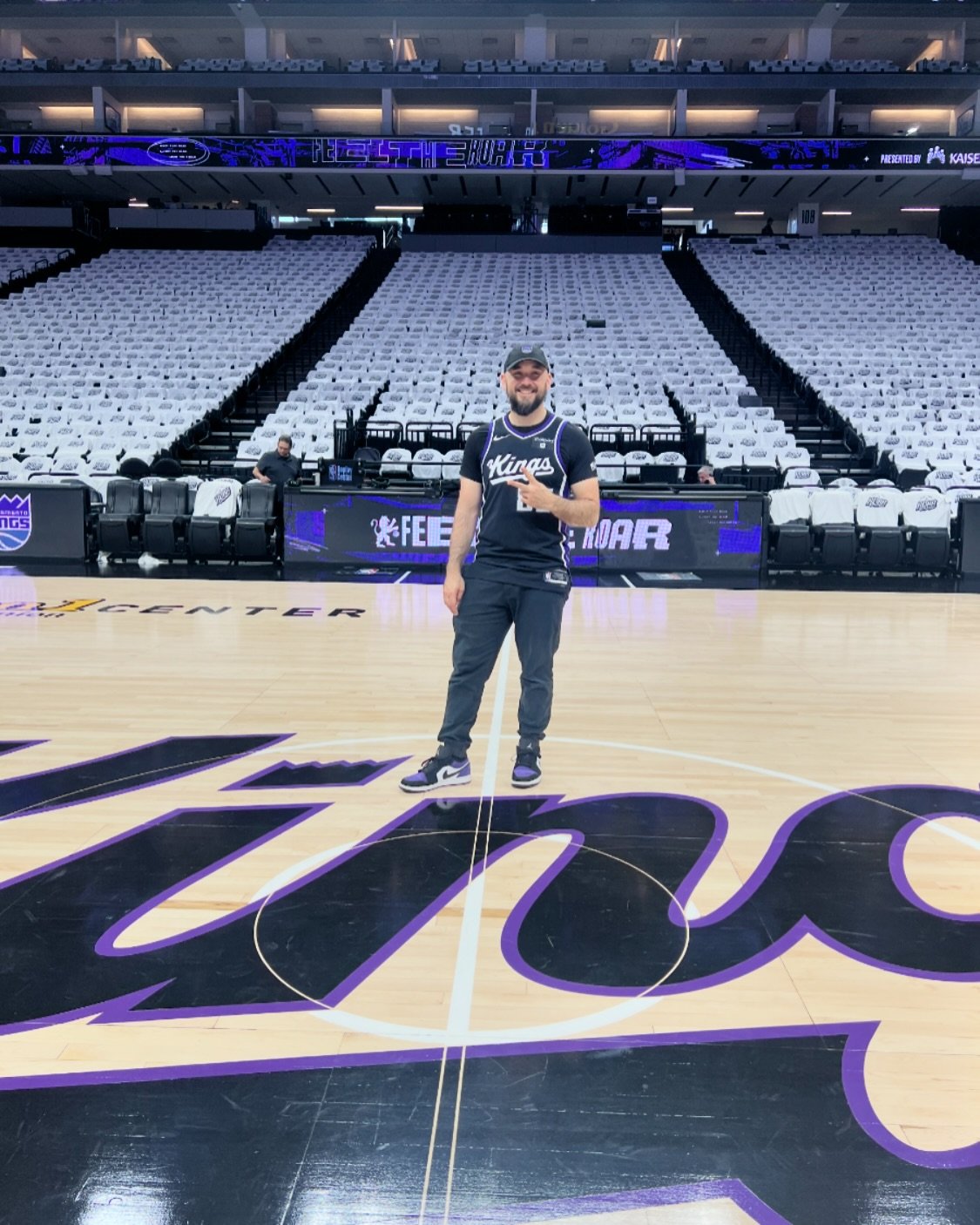 Tonight kings fans I wanna hear you!!!! I&rsquo;ll be djing Kings V Warriors play-in @golden1center Stop by the dj booth and say hello!

📸 @cshoephoto