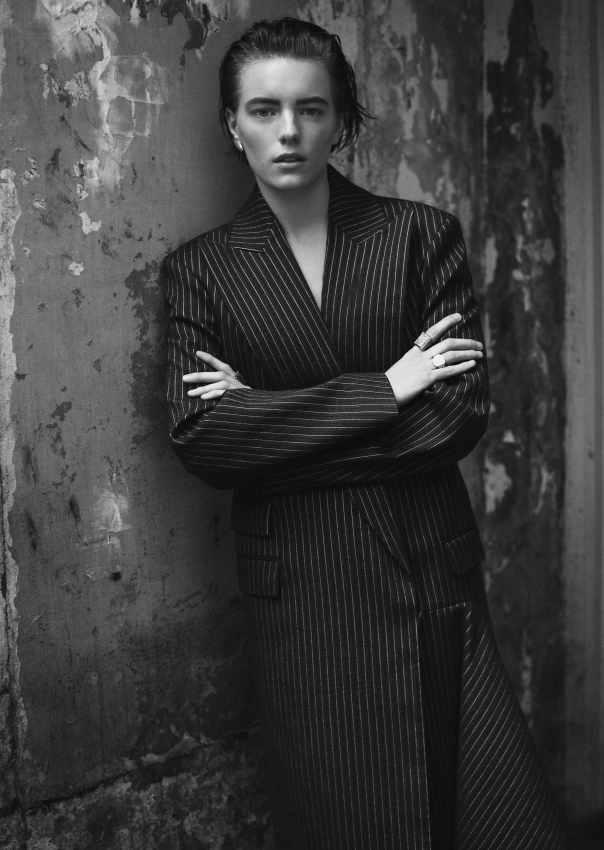 erika-linder-by-stefan-zschernitz-for-twin-magazine-9-fall-2013-4.jpg